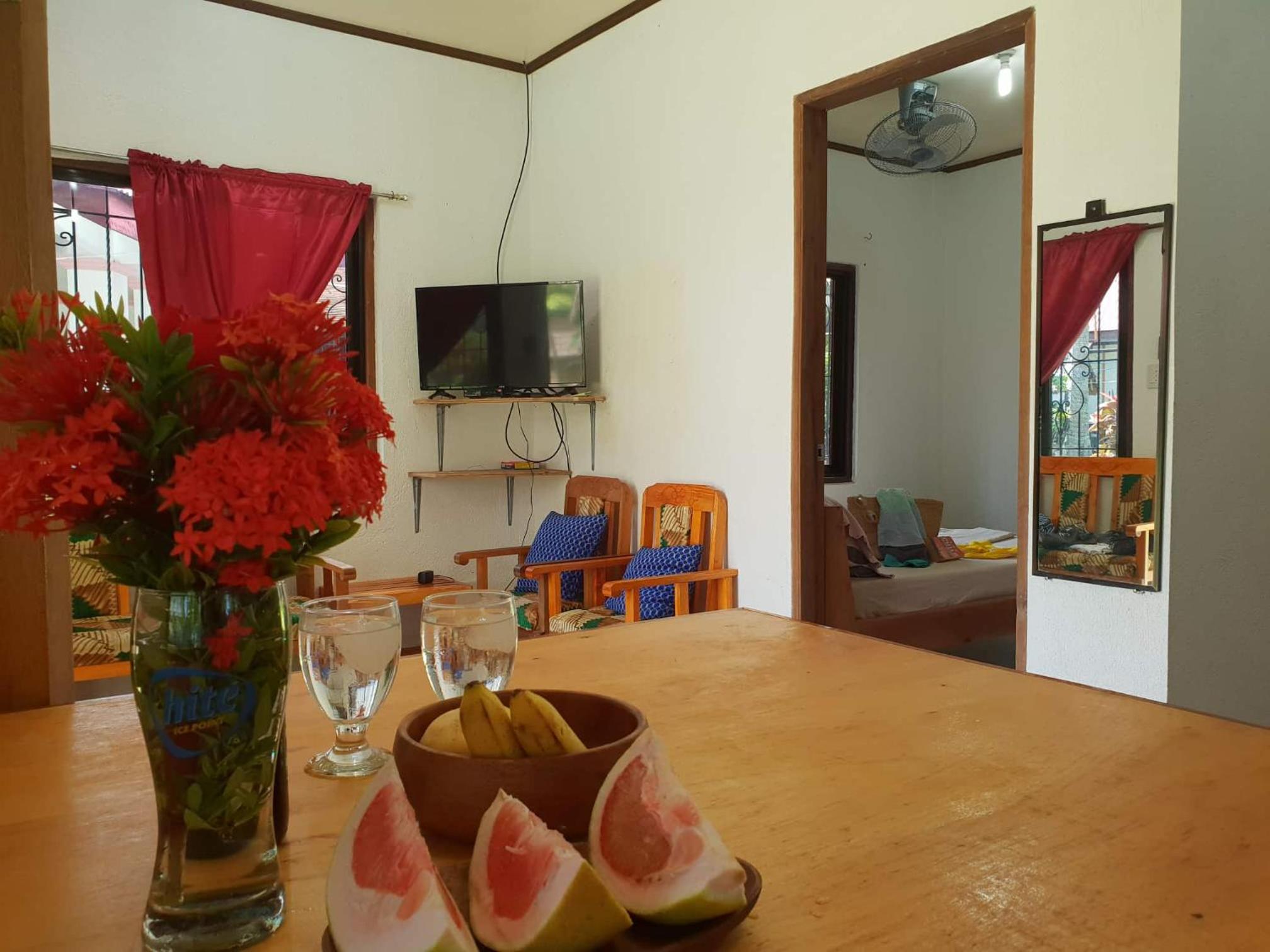 Cottage with Garden View - Photo 7