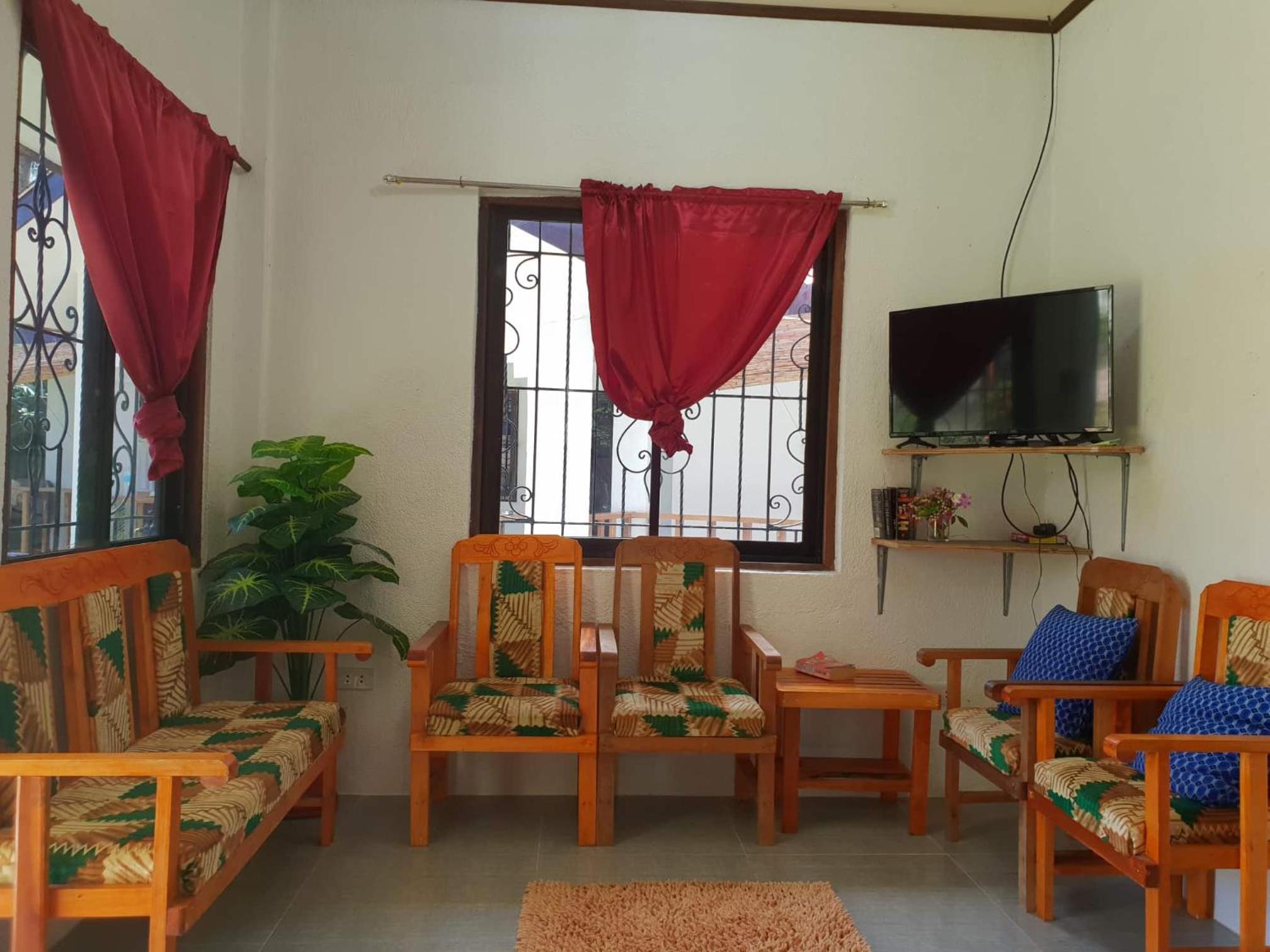 Cottage with Garden View - Photo 4
