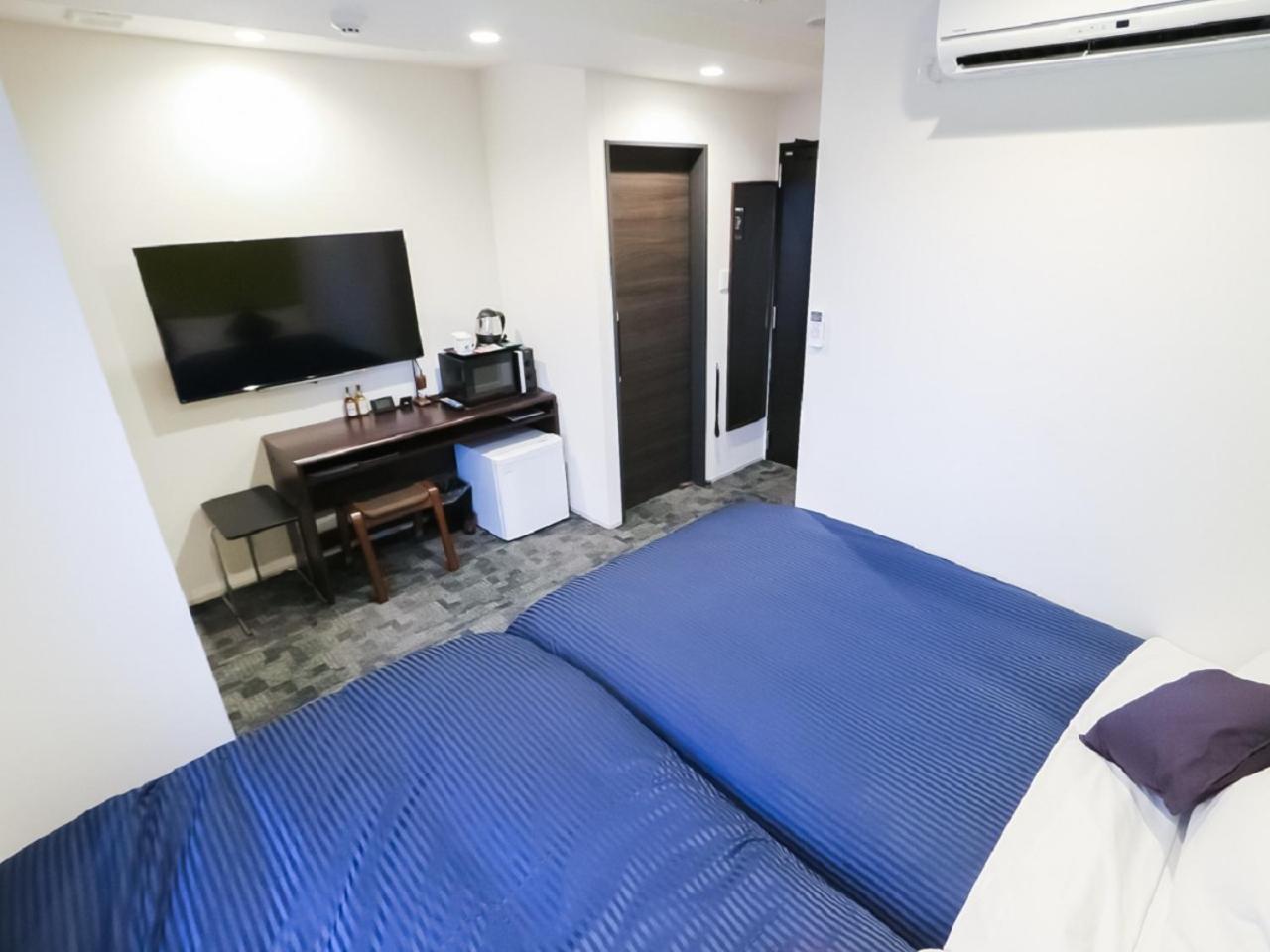 Twin Room - Smoking - Photo 3
