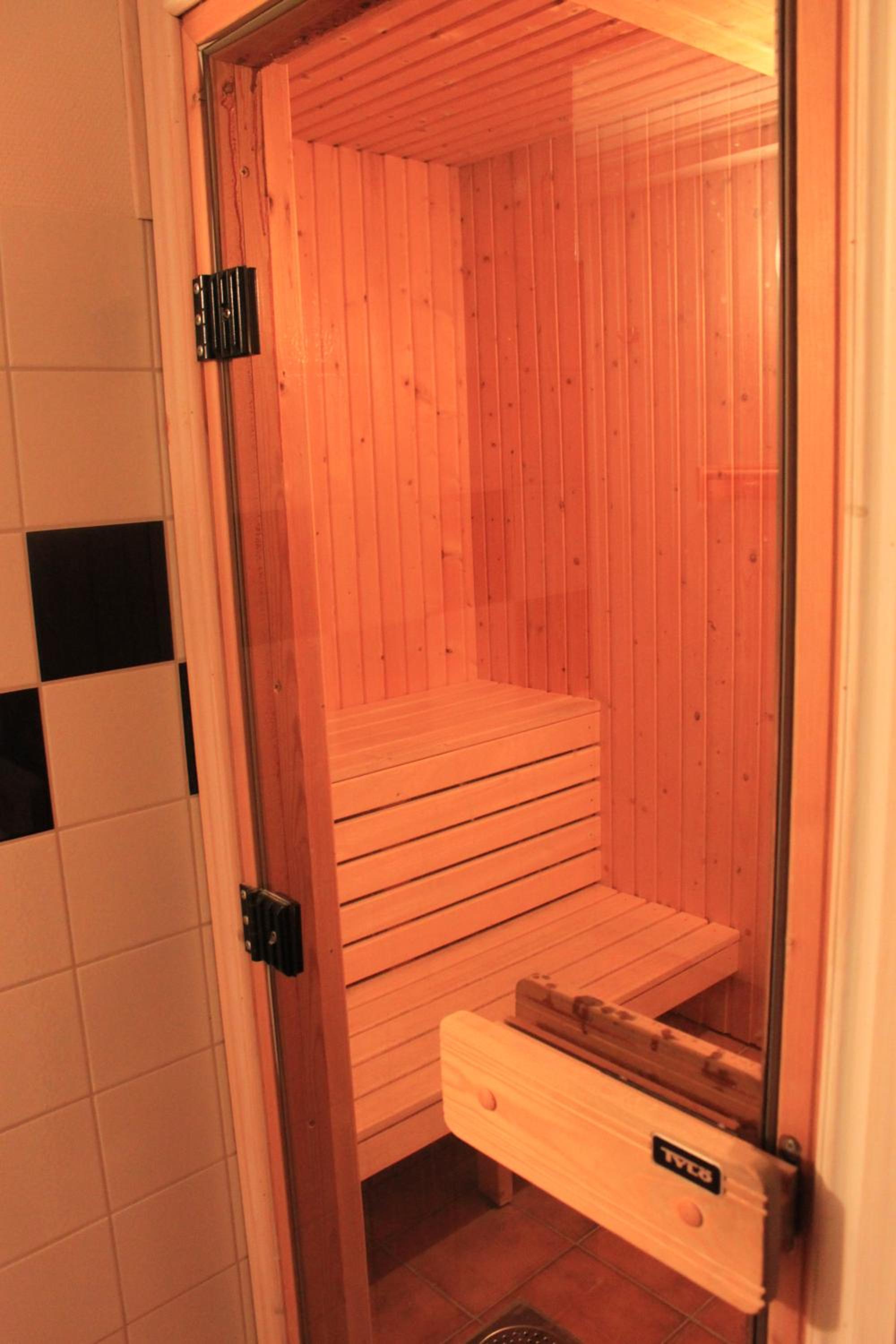 Apartment with Sauna - Photo 4