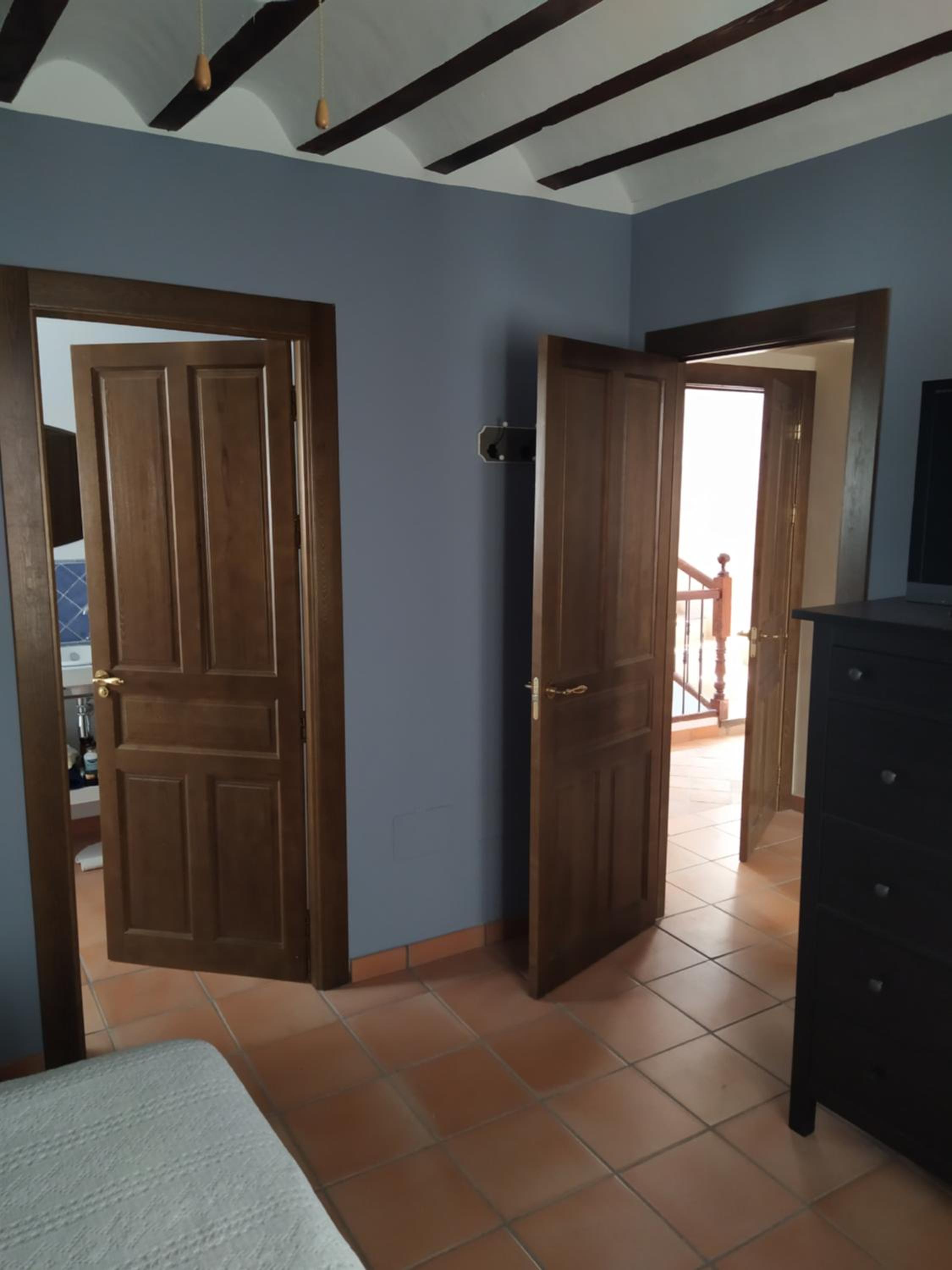 Suite - Photo 13