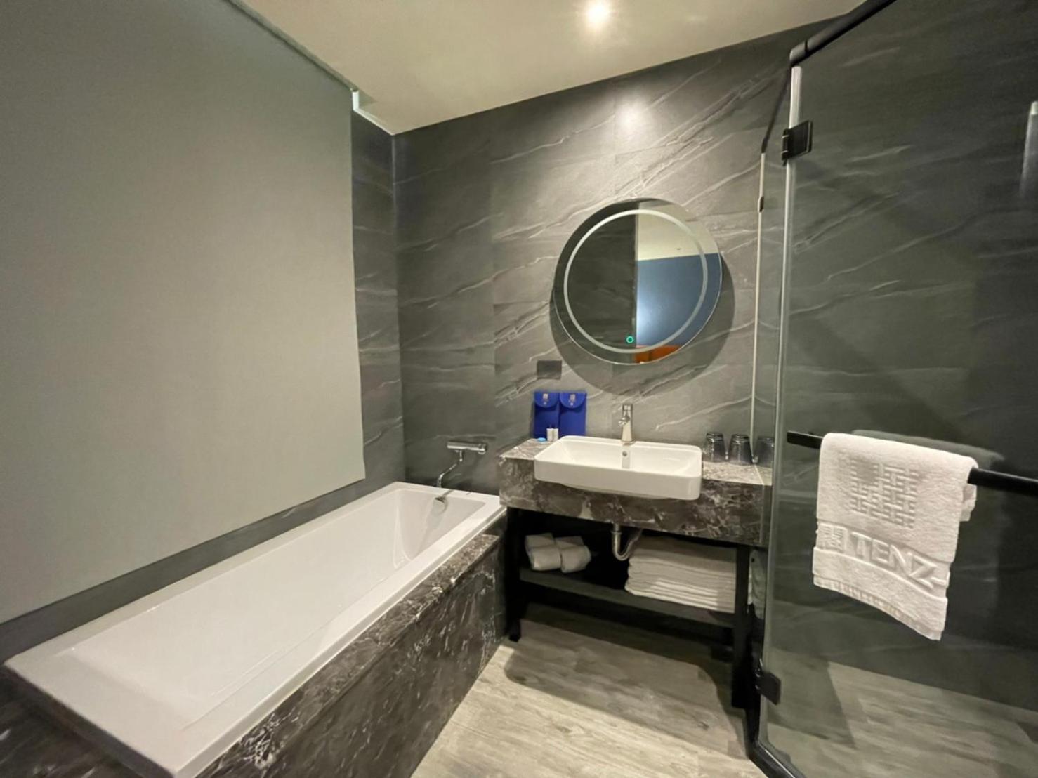 Deluxe Quadruple Room - Photo 8