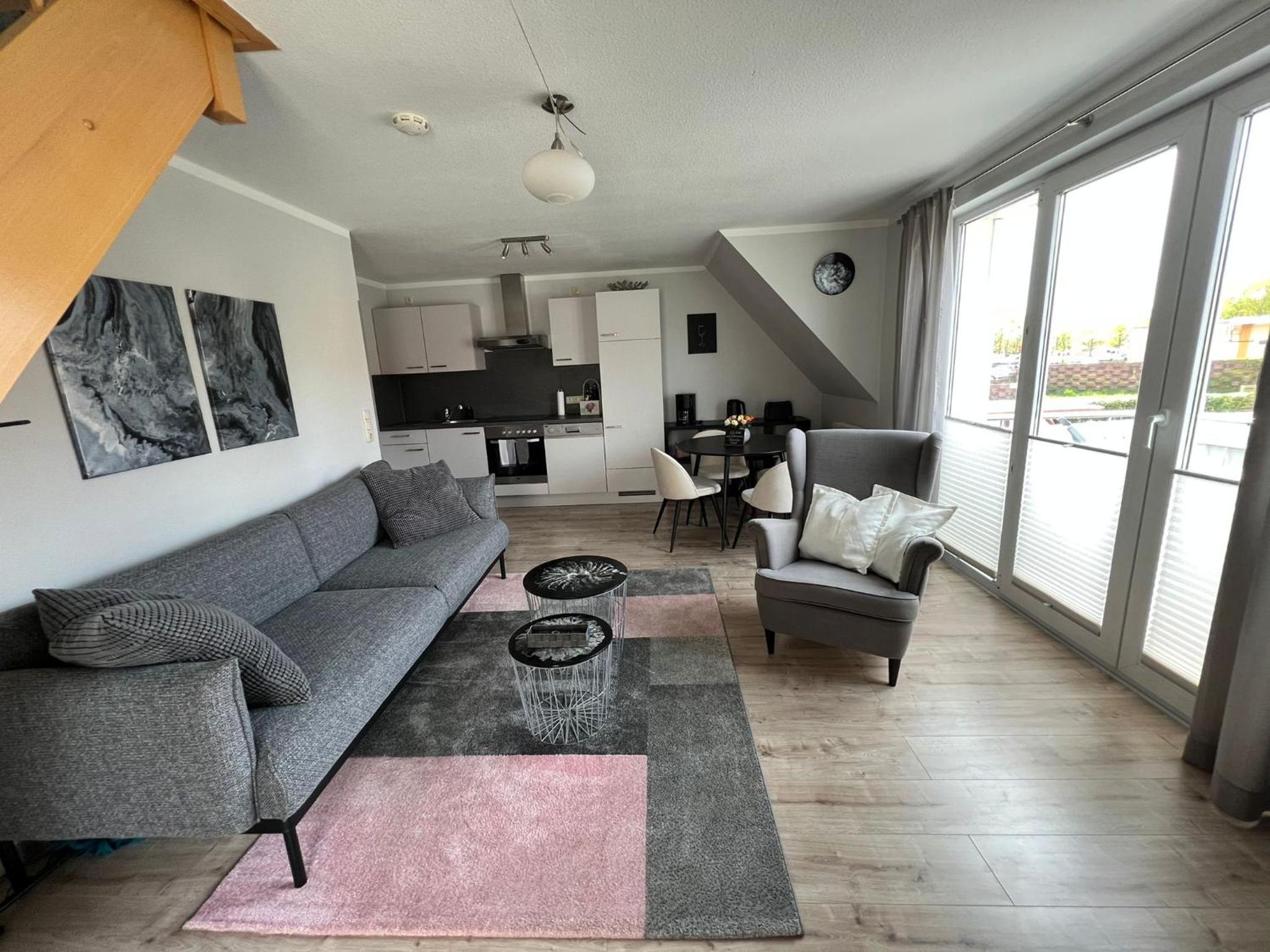 Apartment with Balcony photo 2