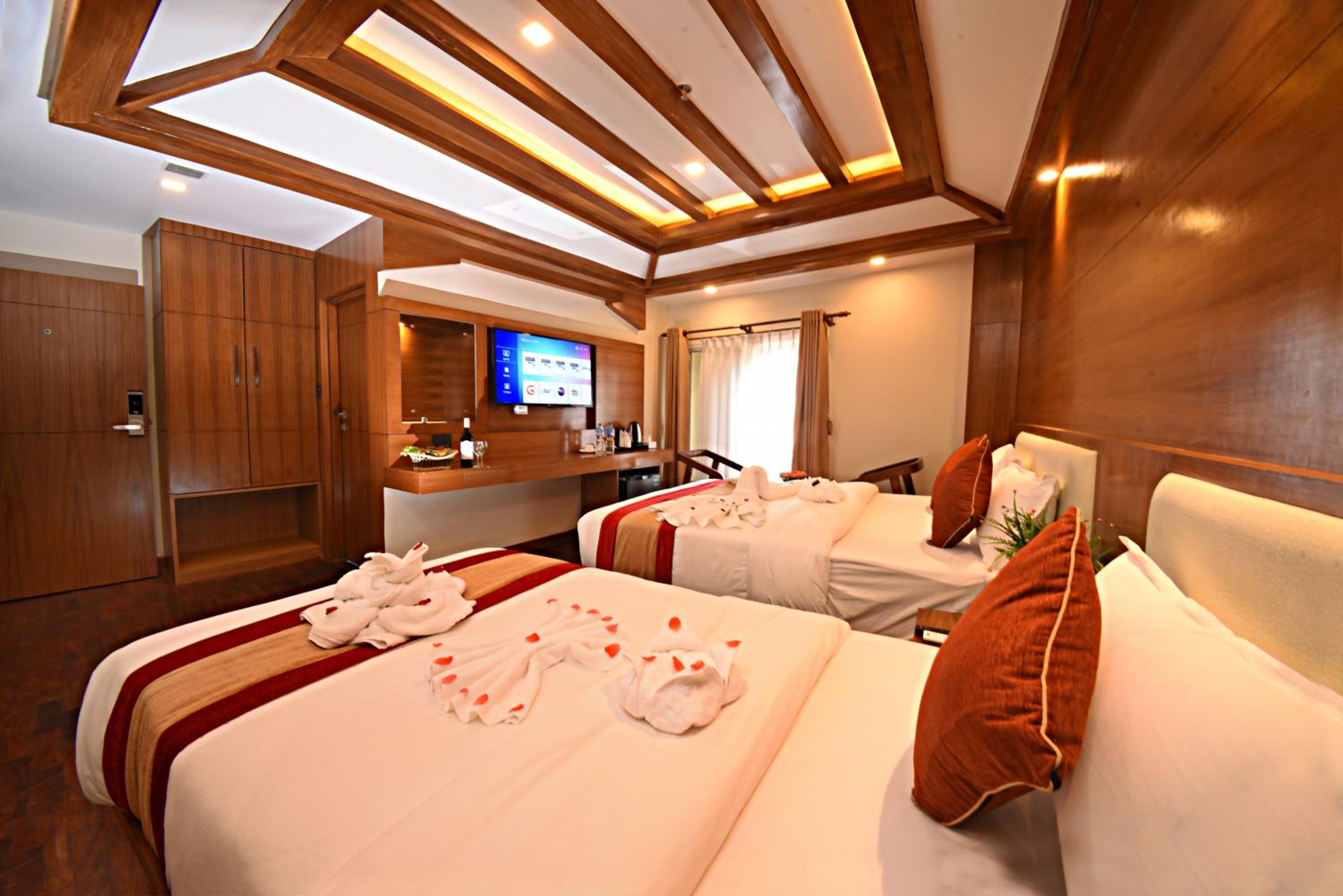 Superior Family Room photo 1
