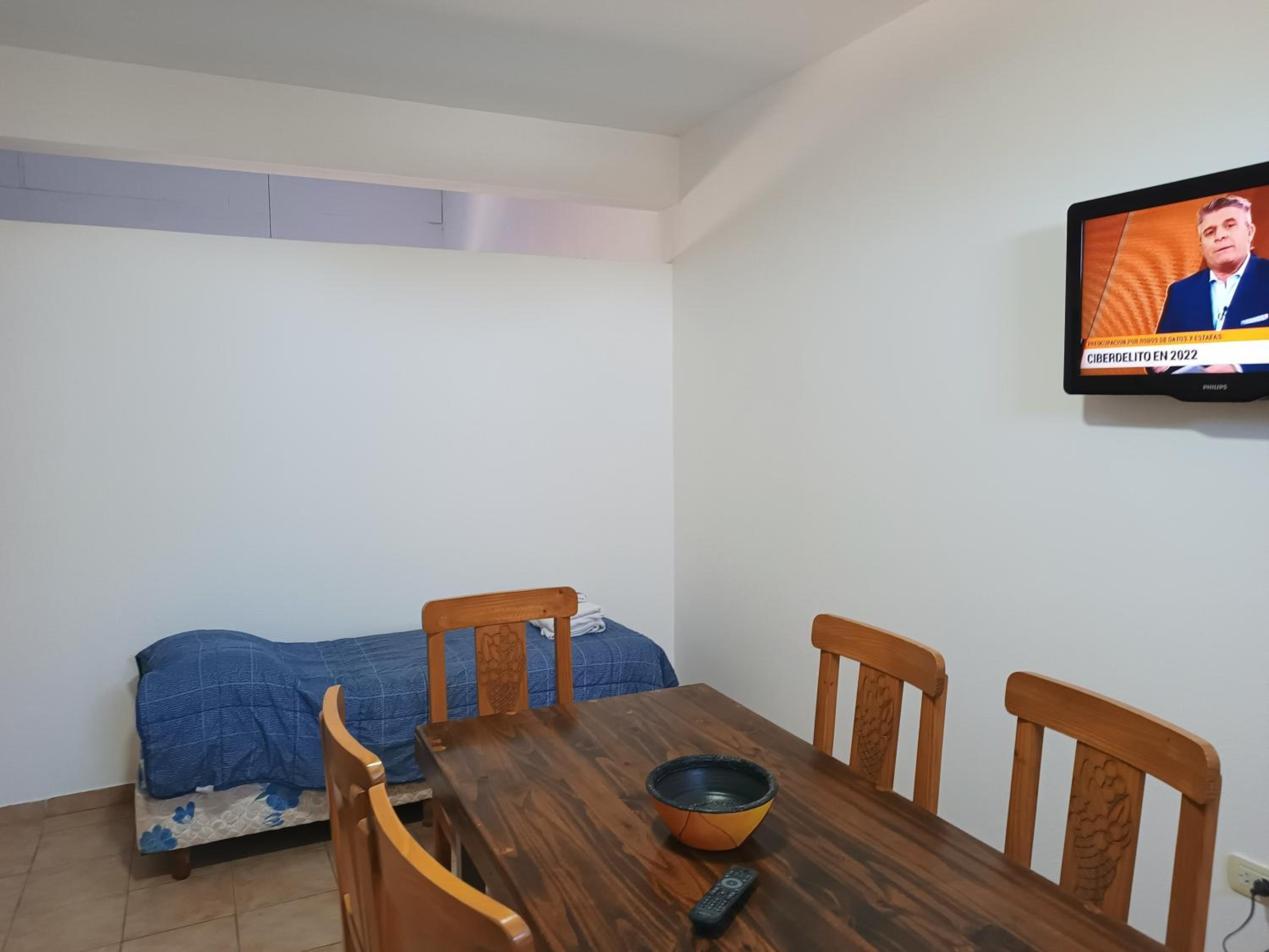 One-Bedroom Apartment photo 1