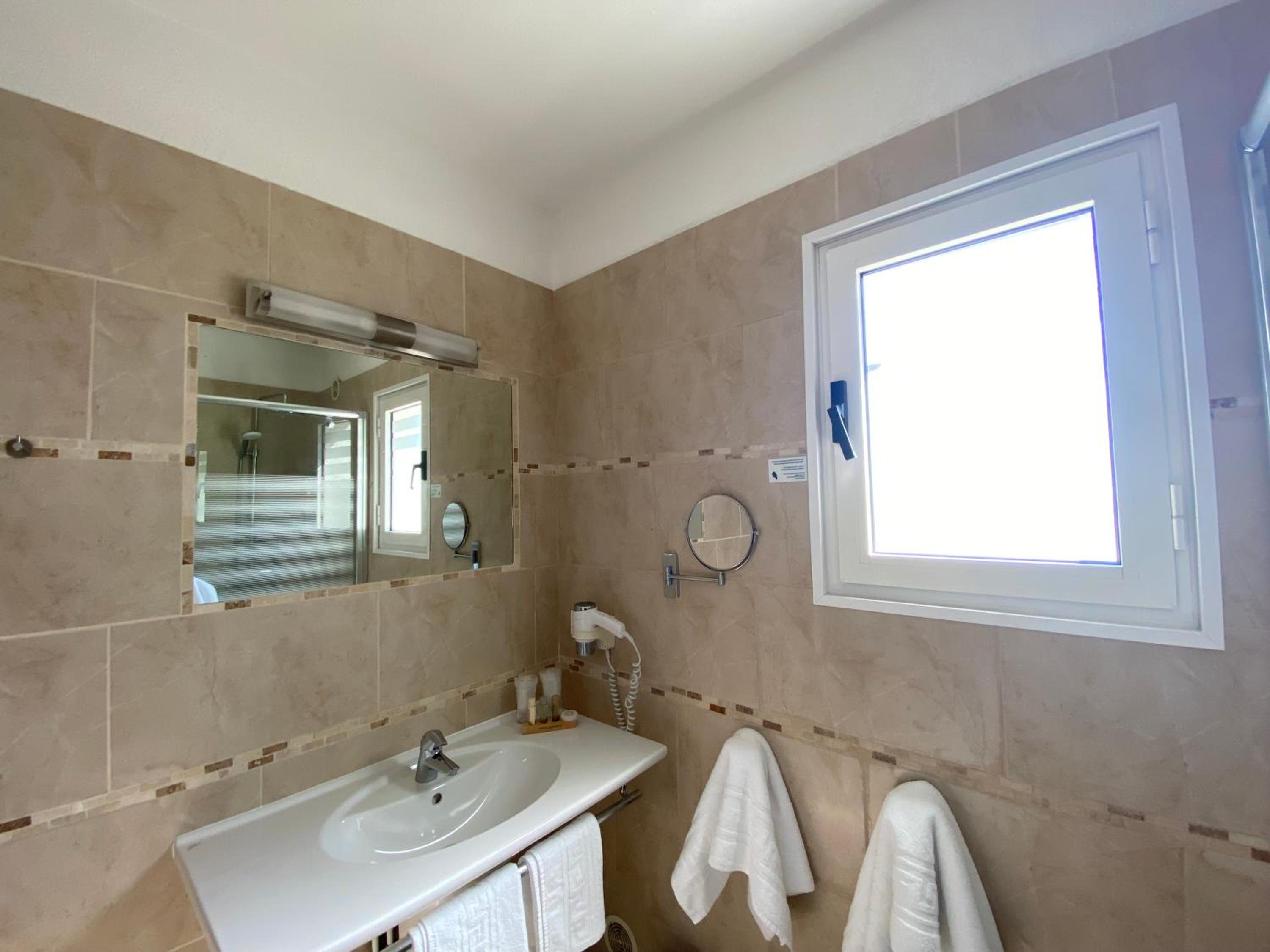 Superior Triple Room with Garden View photo 2