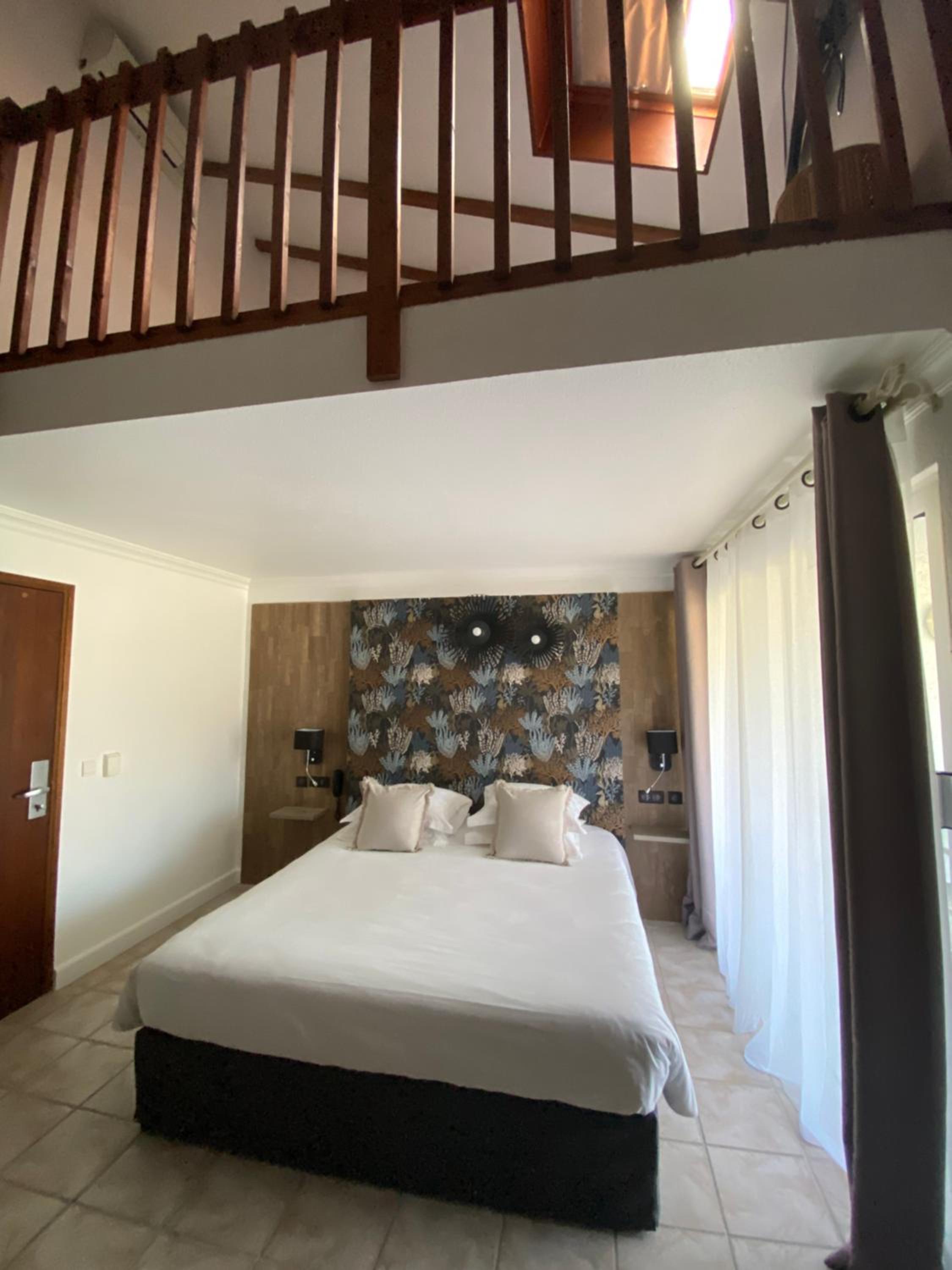Superior Quadruple Room with Sea View photo 2