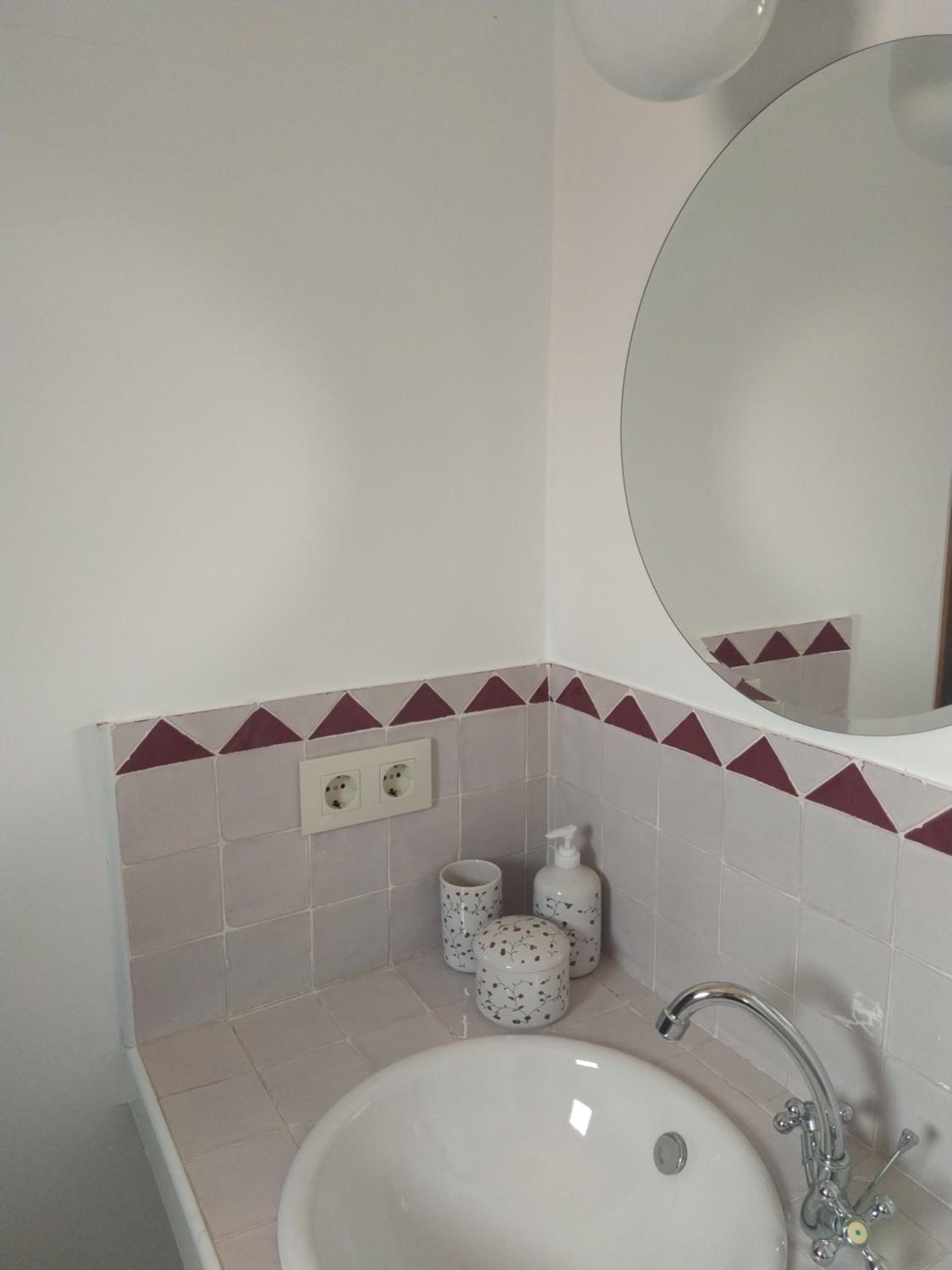 Twin Room - Photo 10