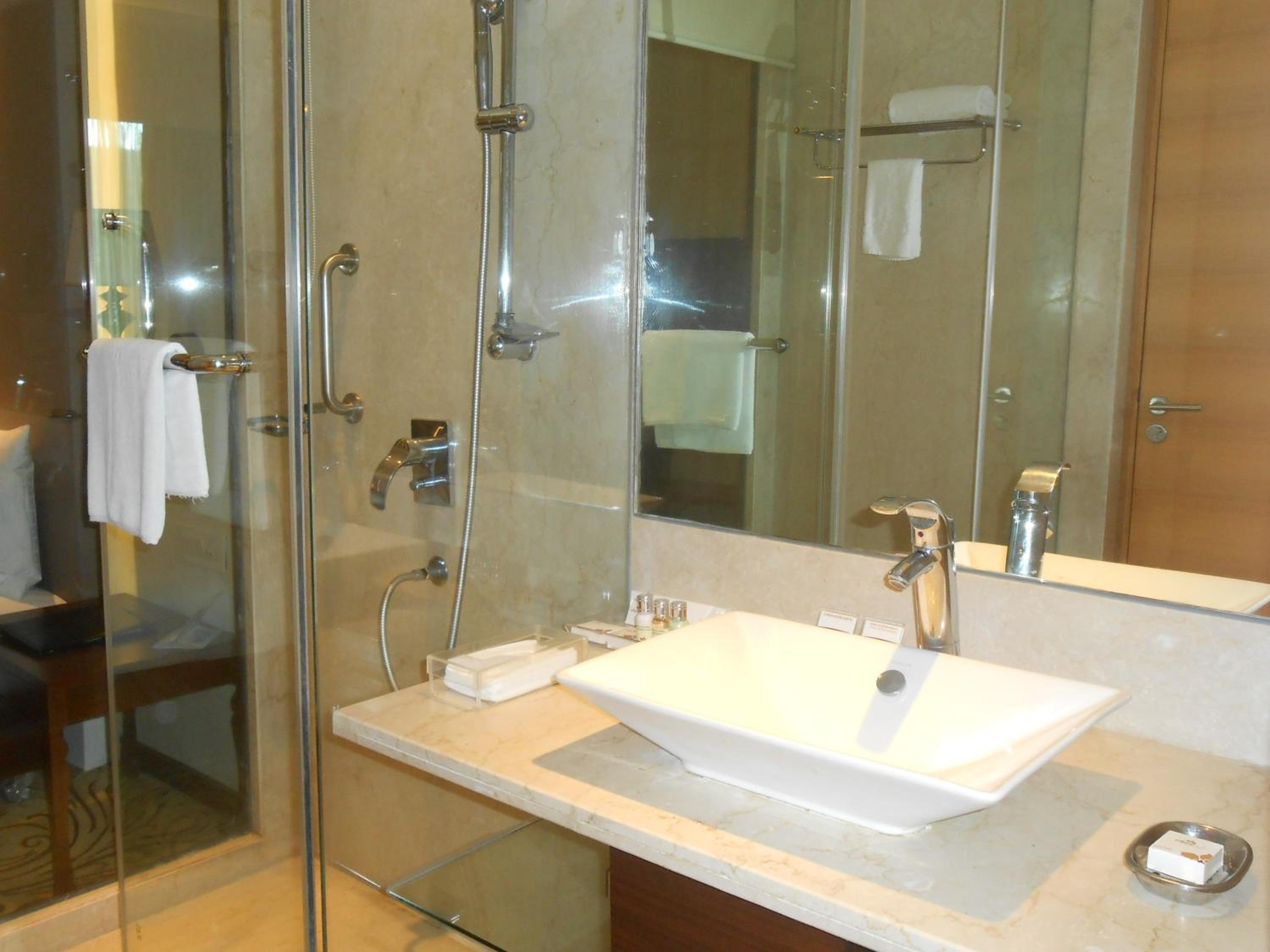 Superior Room with Cocktail Hours (Buy 2 get 1 Free) from 17:00 – 19:00 hrs