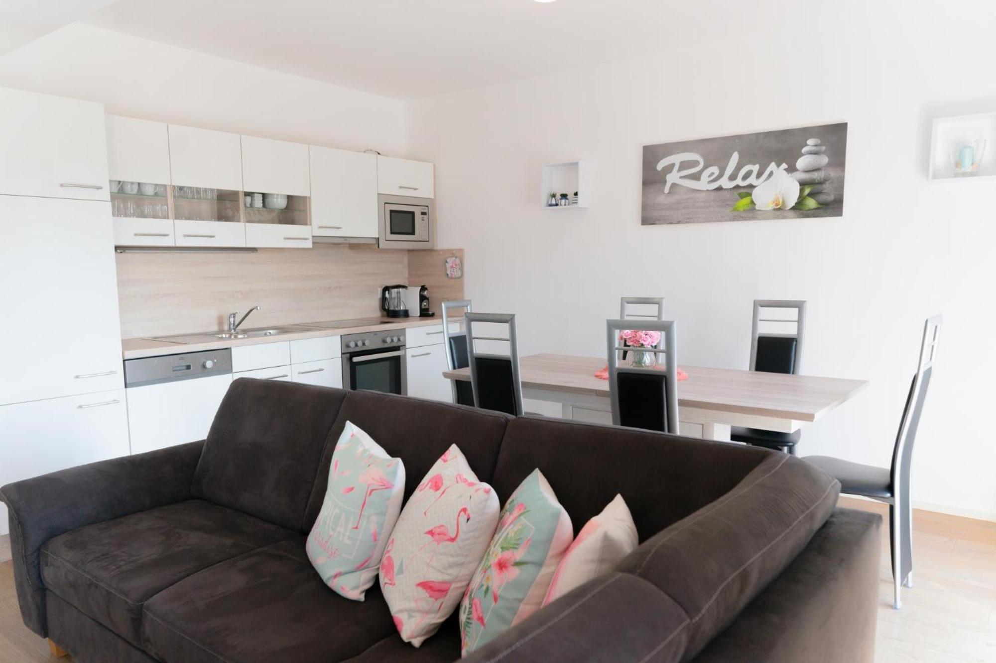 Two-Bedroom Apartment with Bath photo 3