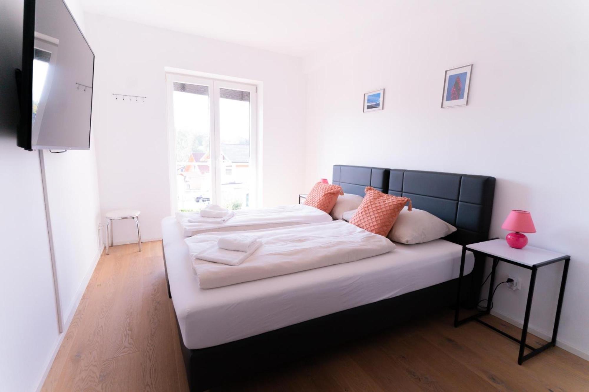 Two-Bedroom Apartment with Bath photo 1