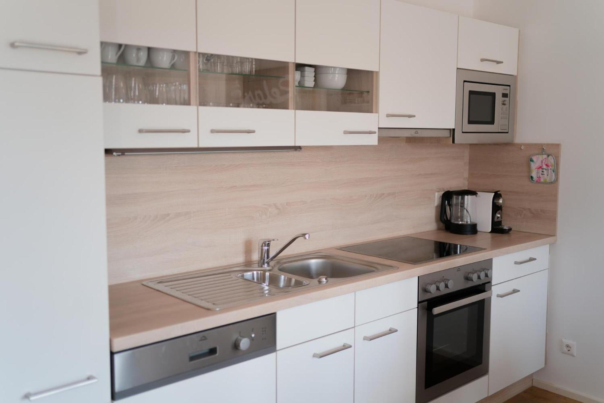 Two-Bedroom Apartment with Bath photo 2