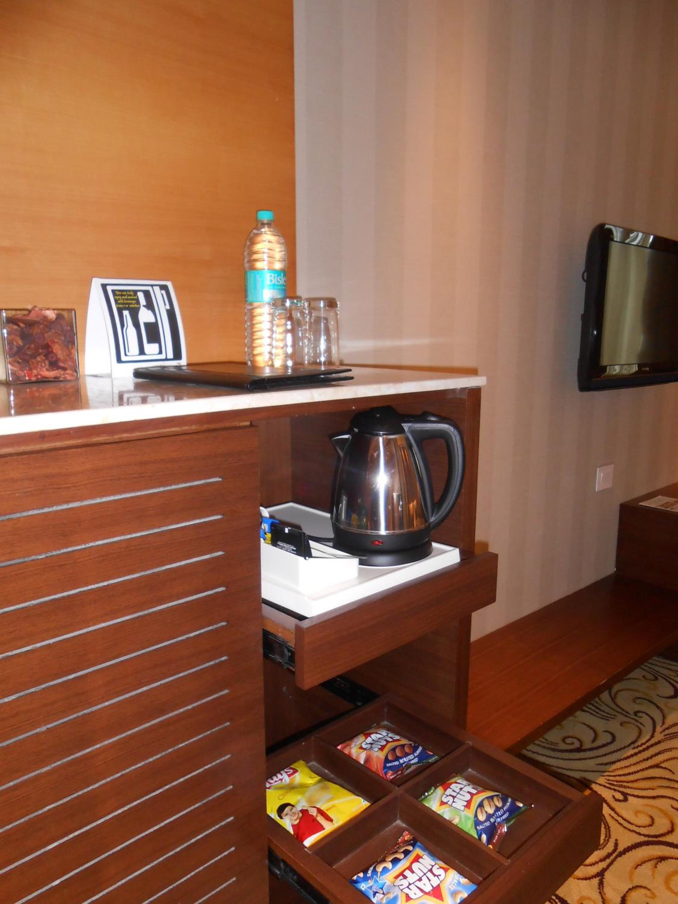 Superior Room with Cocktail Hours (Buy 2 get 1 Free) from 17:00 – 19:00 hrs