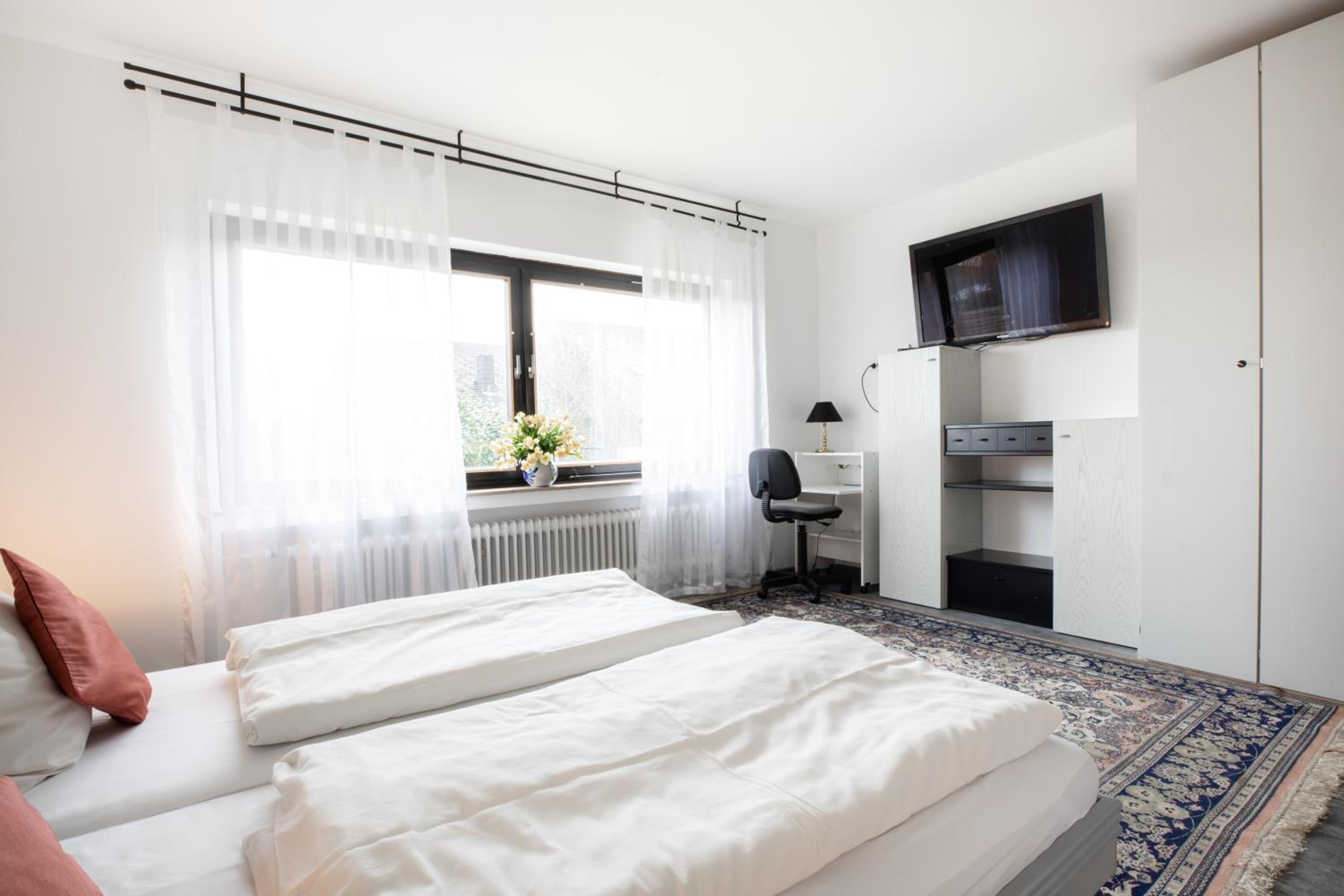 Two-Bedroom Apartment - Photo 3