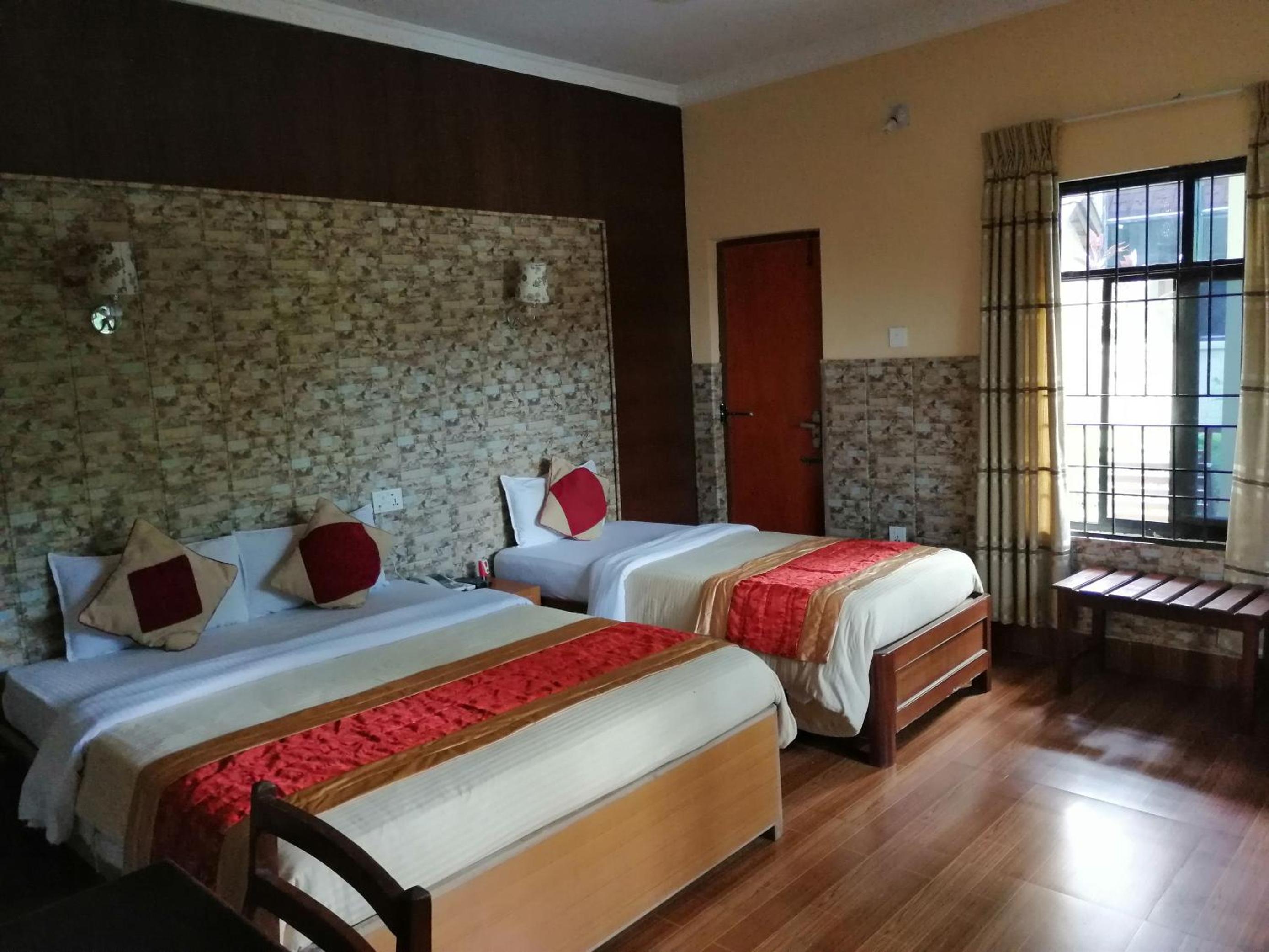 Deluxe Room - Photo 13