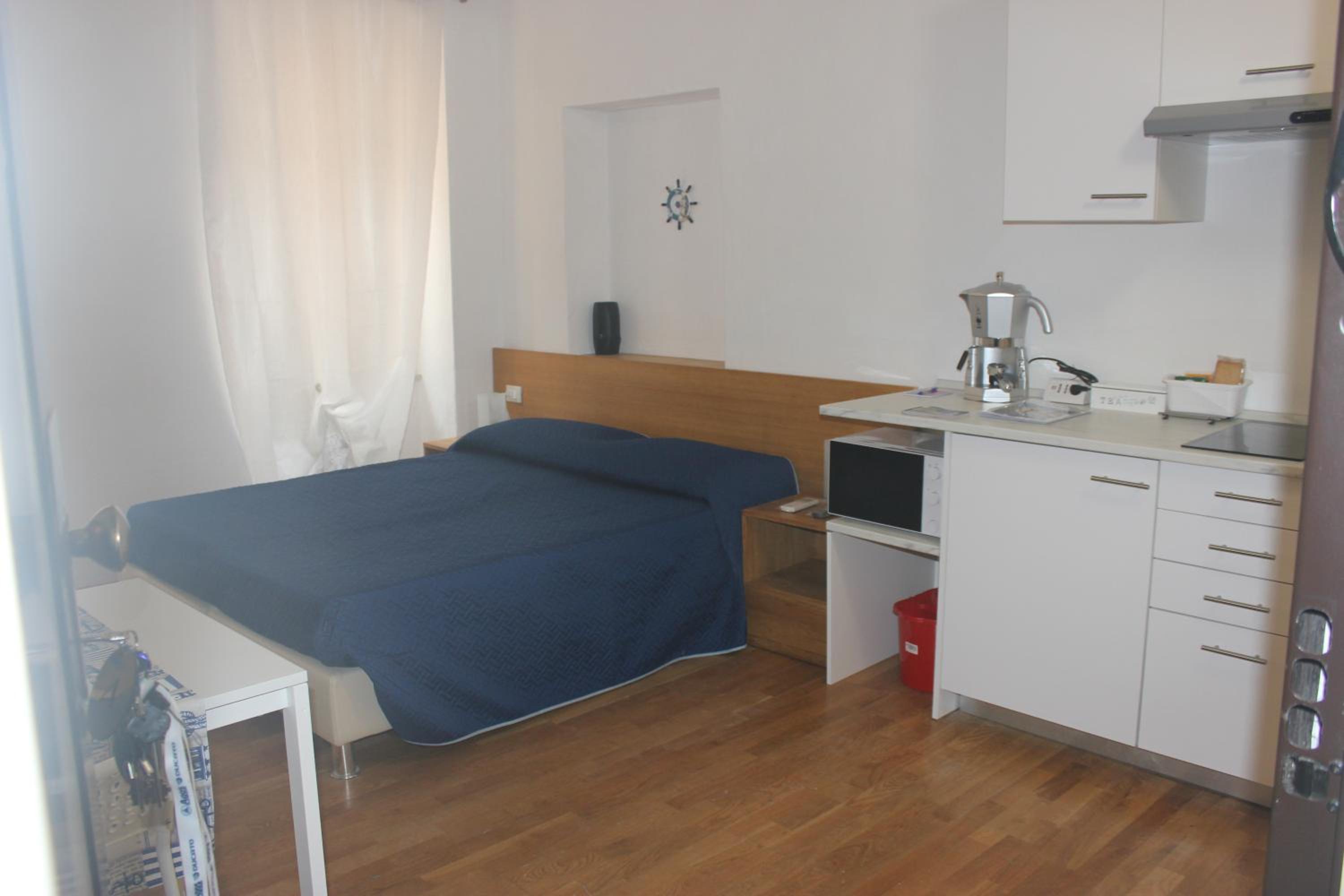One-Bedroom Apartment photo 1