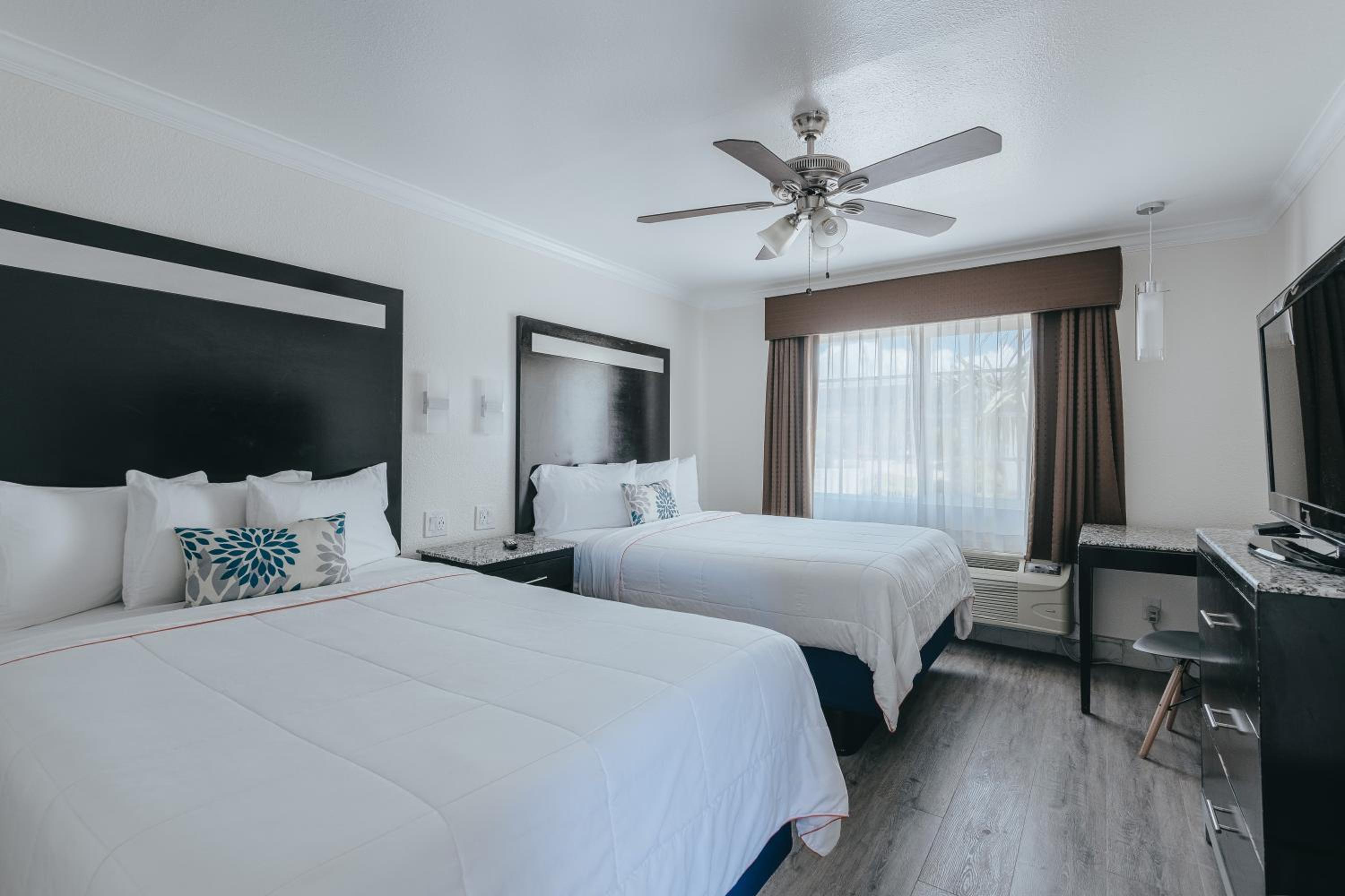 Deluxe Family Suite - Upstairs, Non-Smoking, No Pets