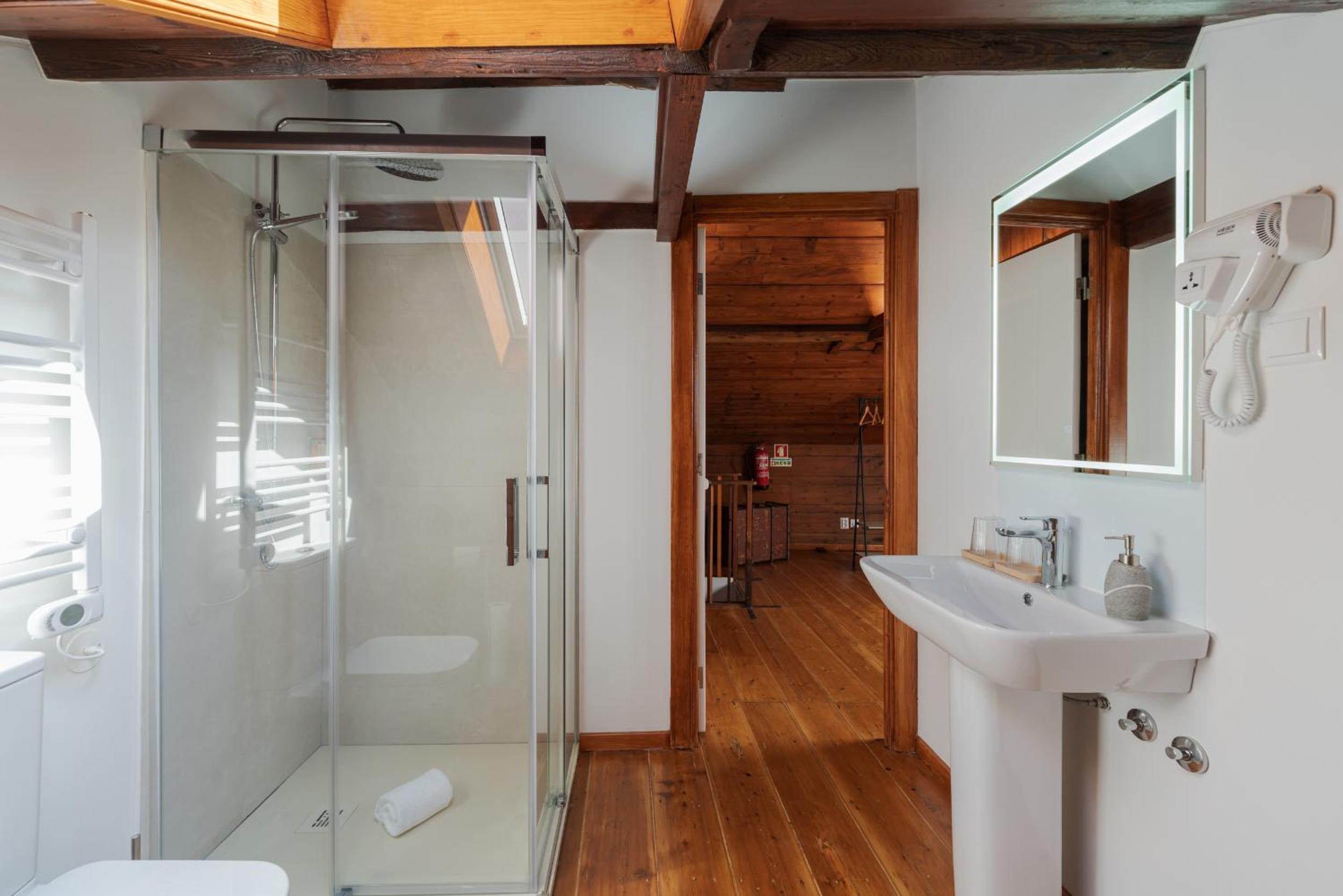 Superior Double or Twin Room - Photo 12
