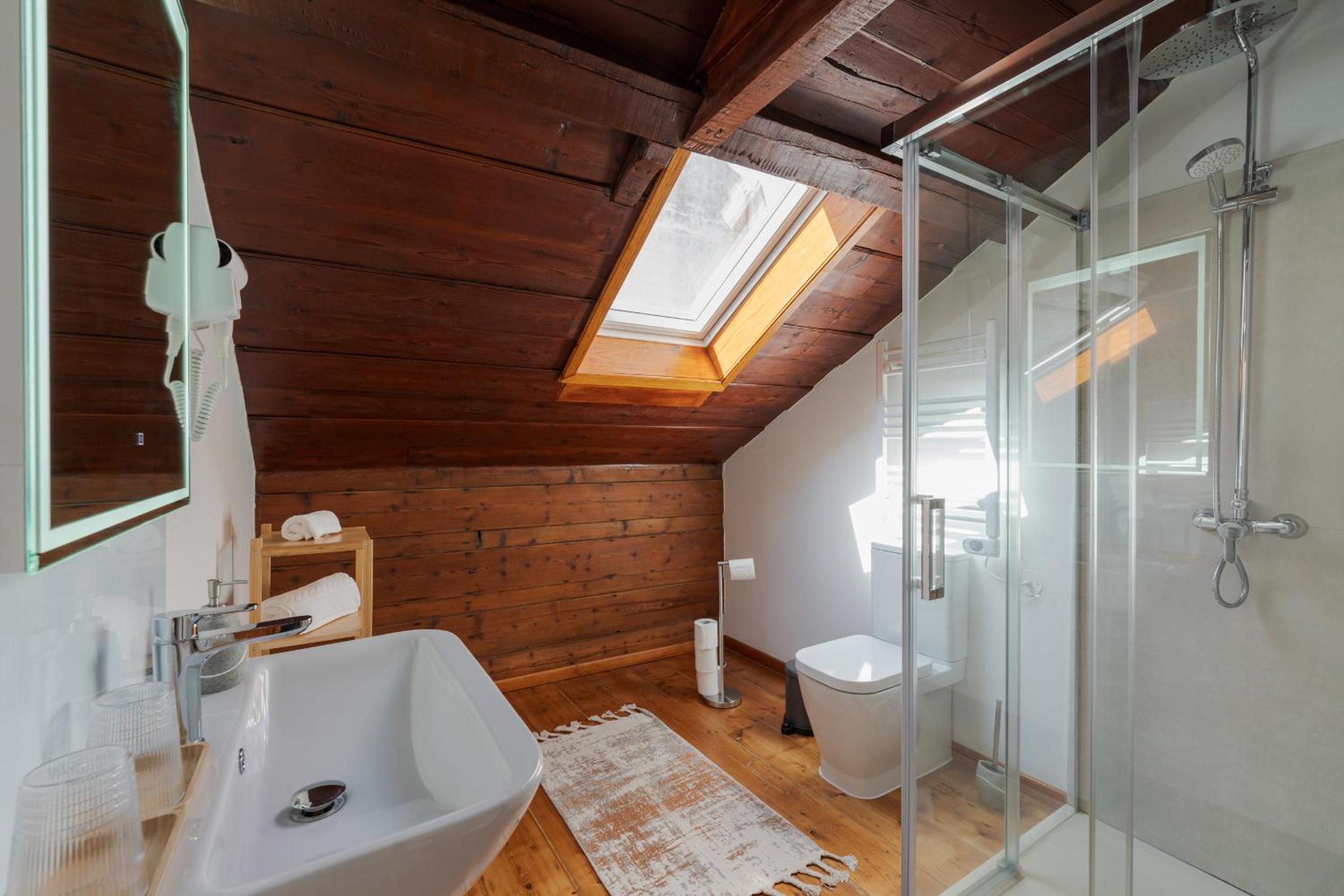 Superior Double or Twin Room - Photo 11