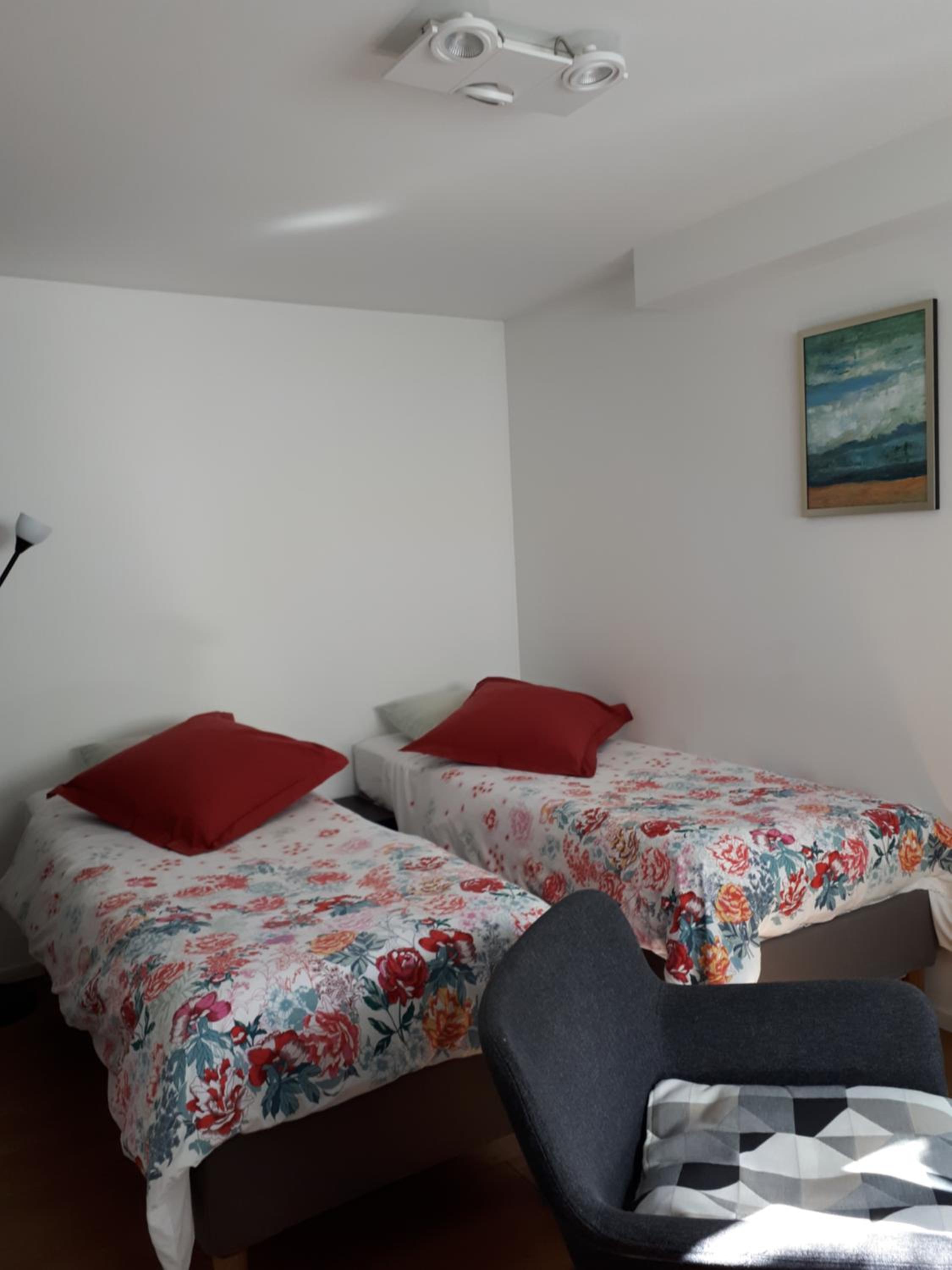 Twin Room with Private Bathroom photo 1