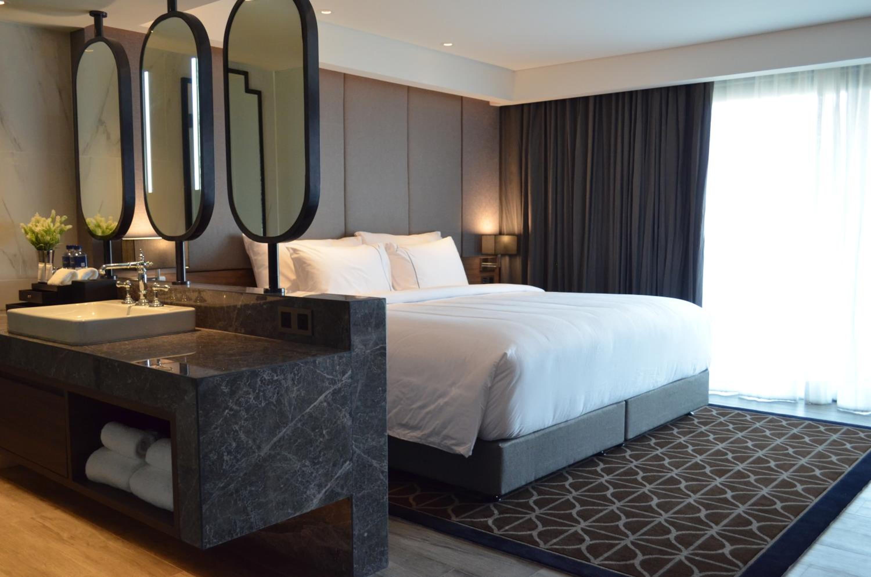 Deluxe King Room photo 2