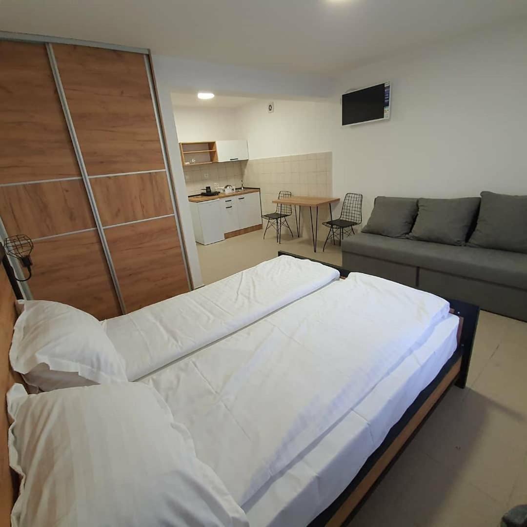 Apartment photo 2