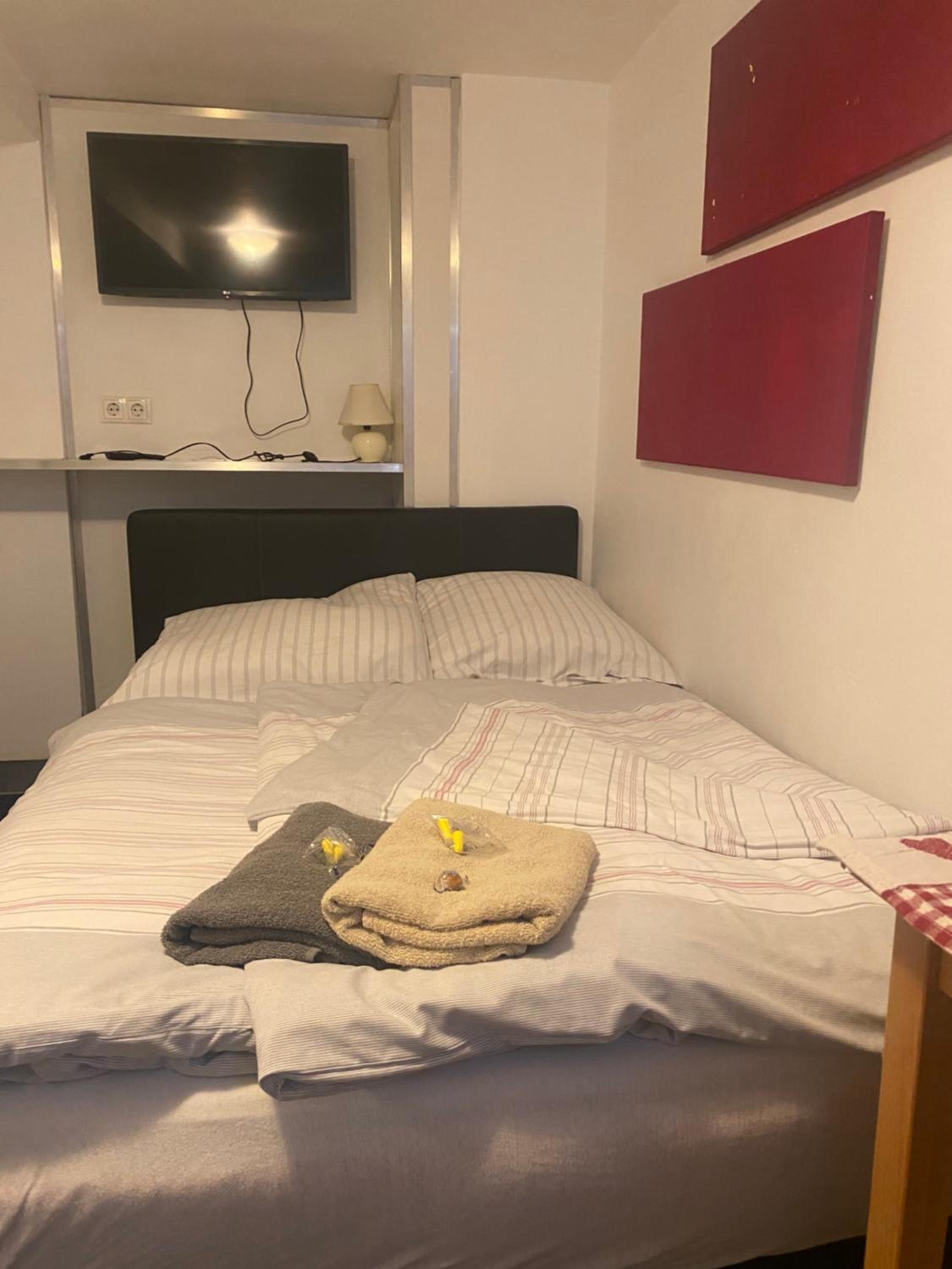 Double Room with Shared Bathroom photo 3