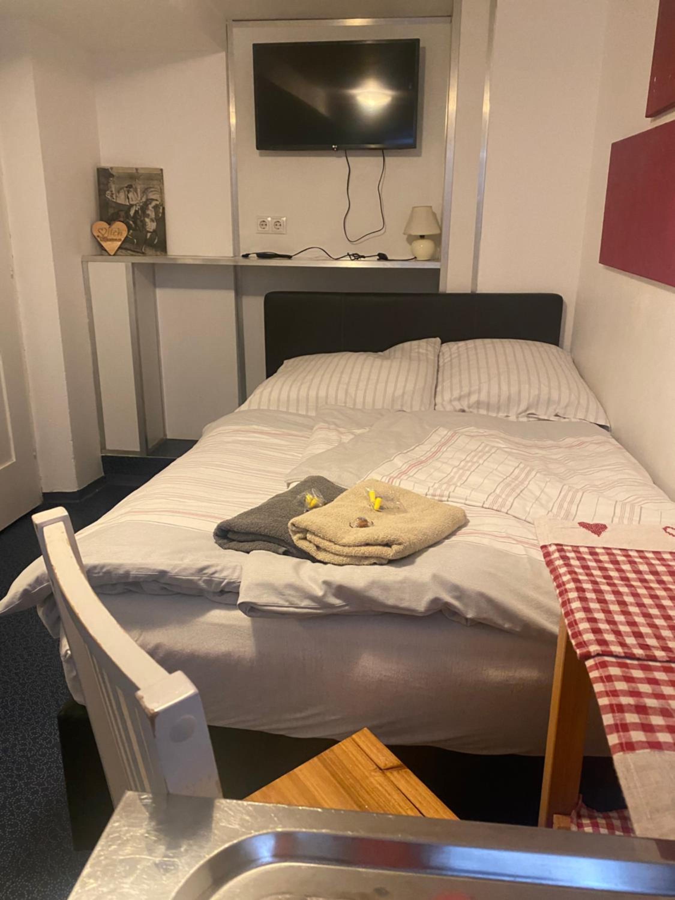 Double Room with Shared Bathroom photo 1