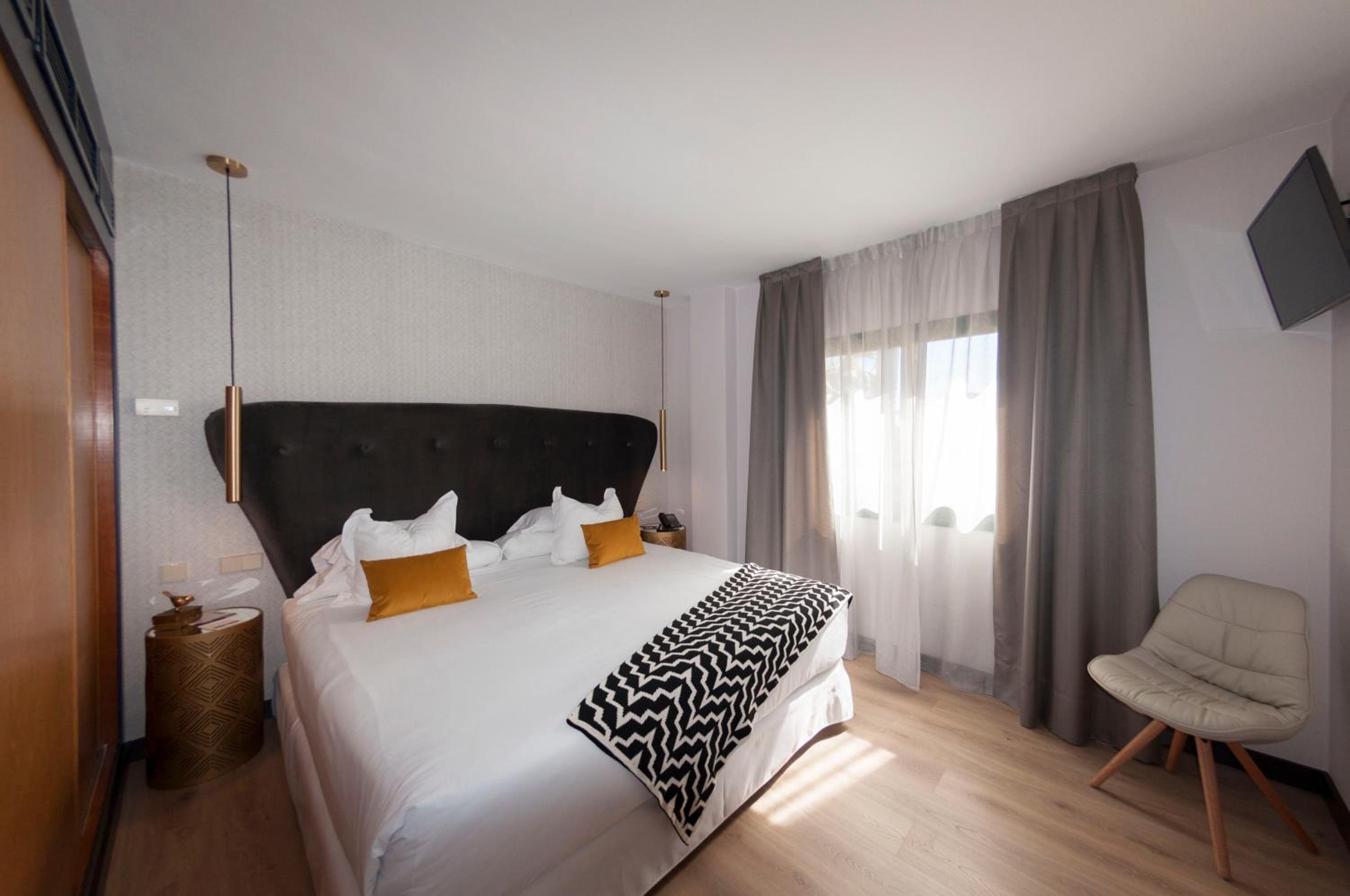 Deluxe Suite - Photo 1