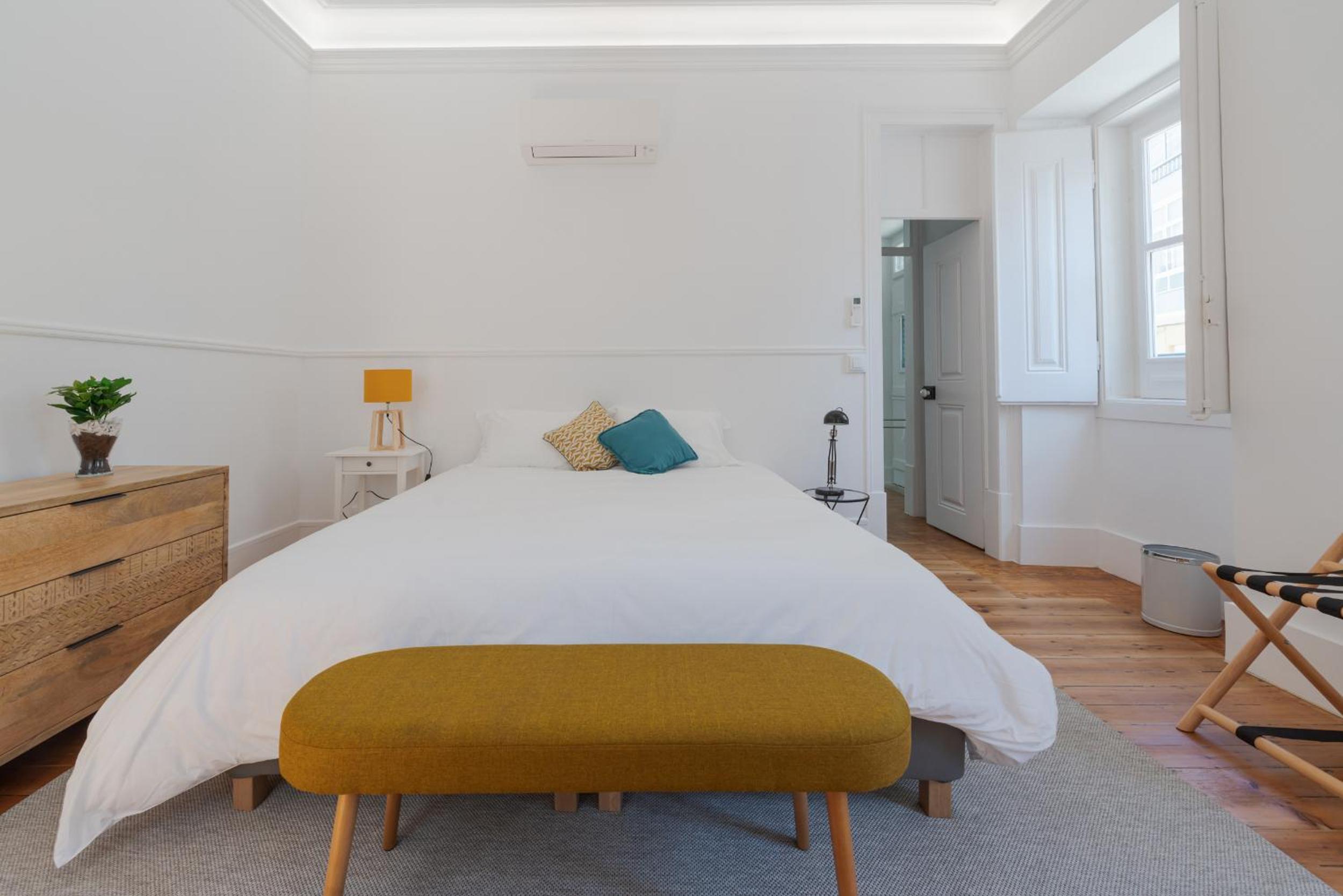 Deluxe Double or Twin Room - Photo 12