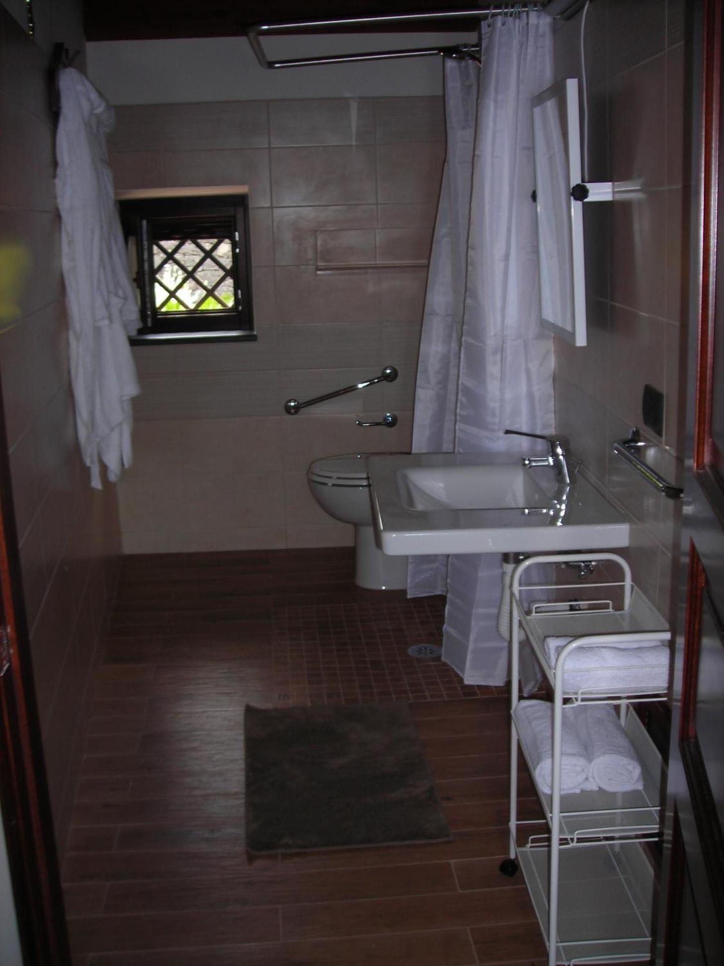 Double Room - Photo 5
