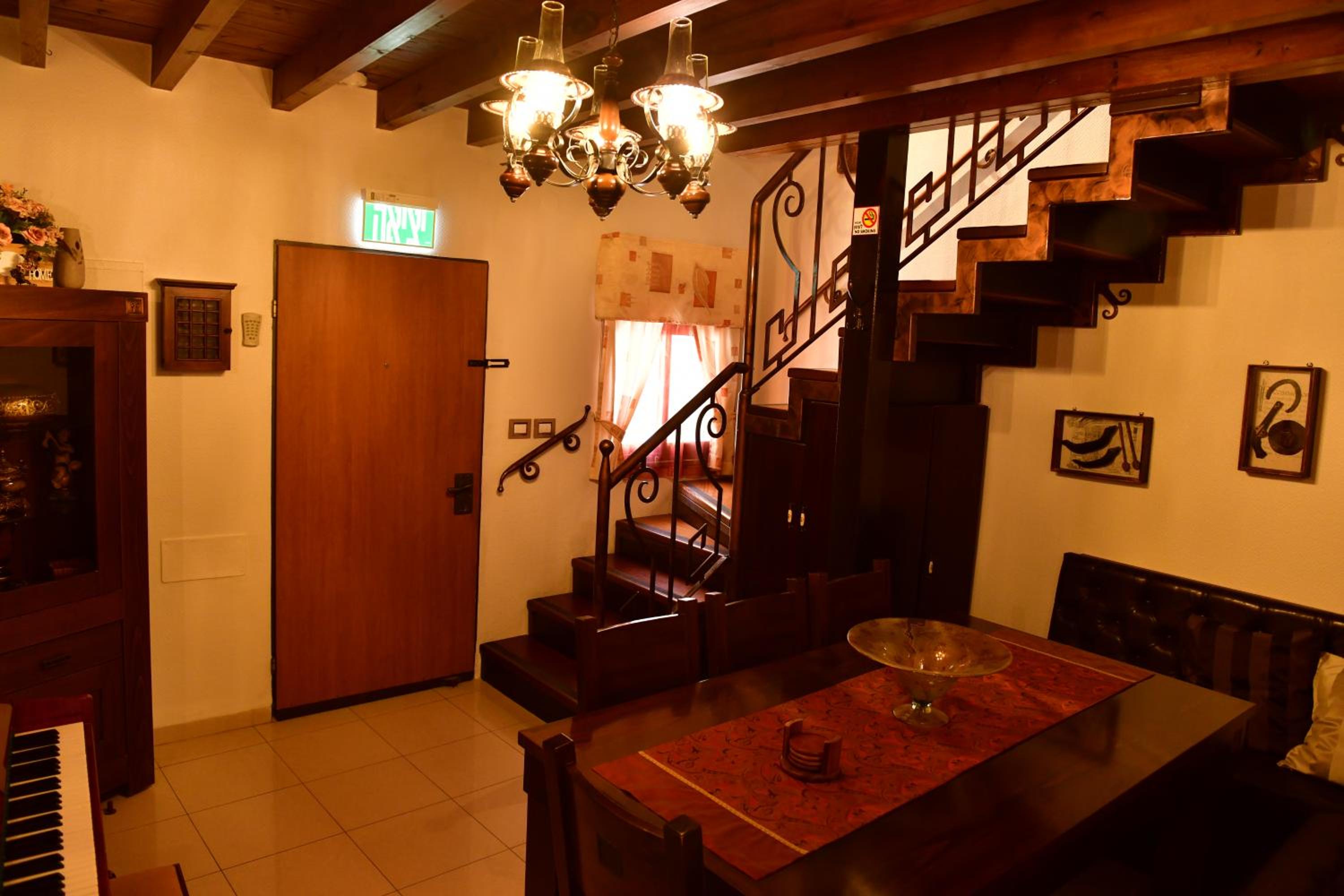 Deluxe Suite with Sea View - Photo 28