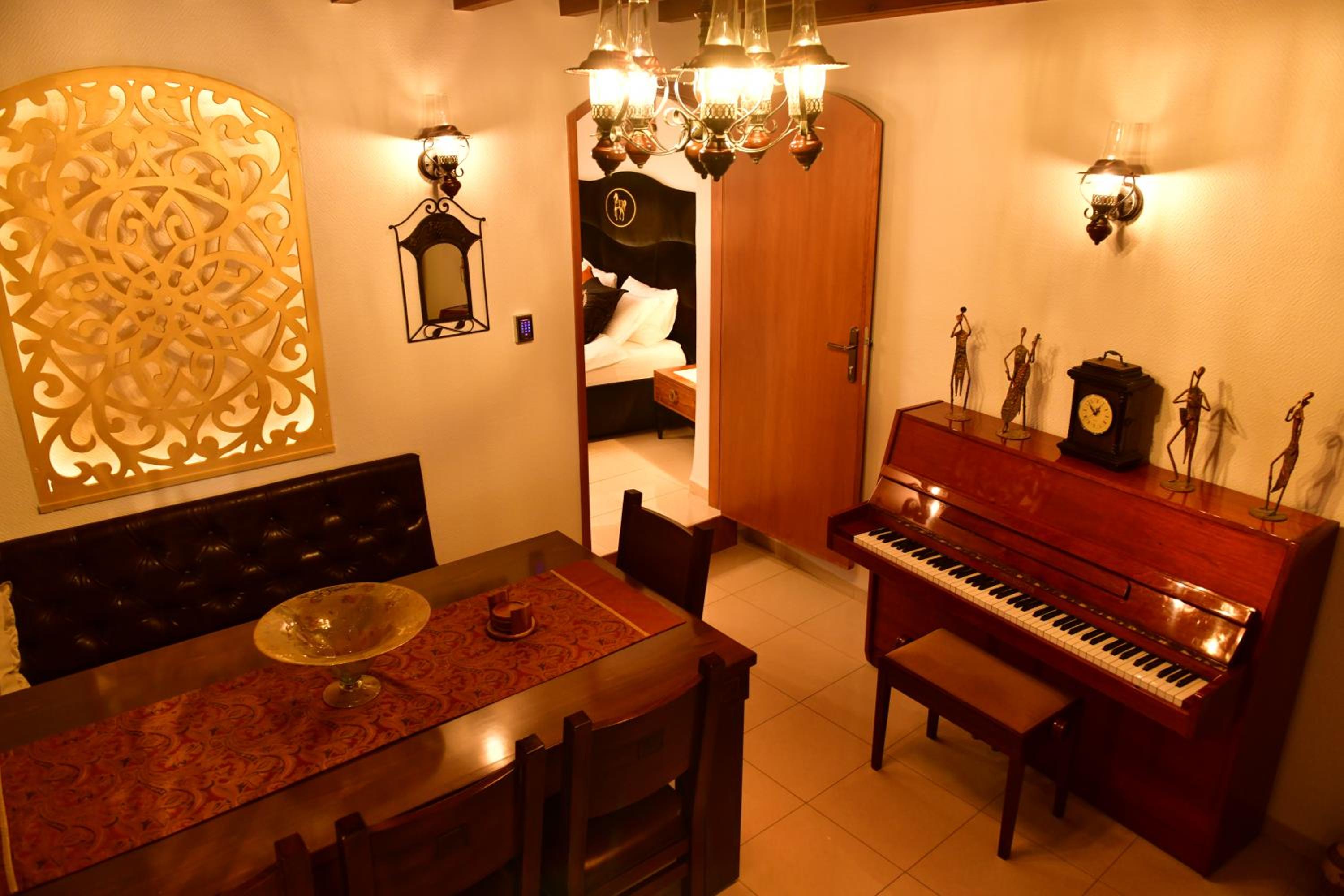 Deluxe Suite with Sea View - Photo 17