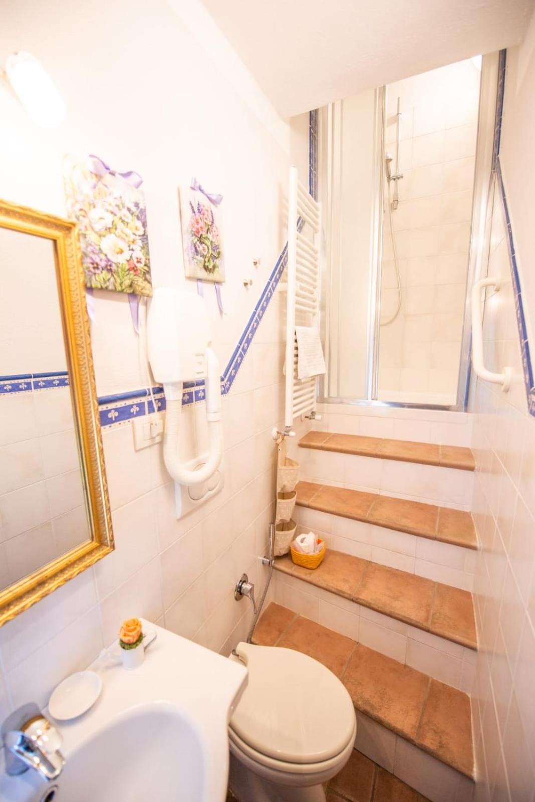 Double Room with Private Bathroom photo 2