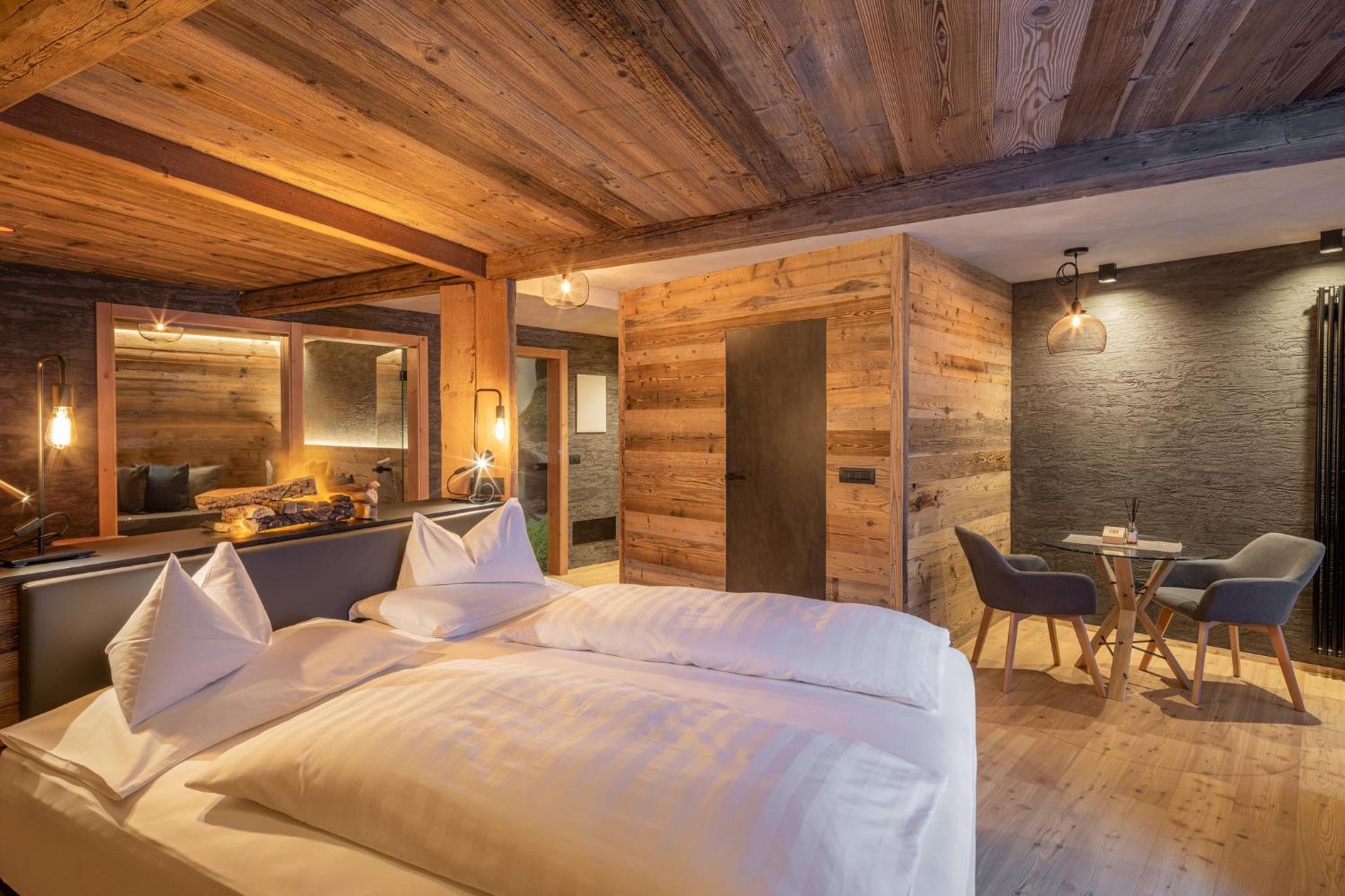 Deluxe Suite - Photo 8