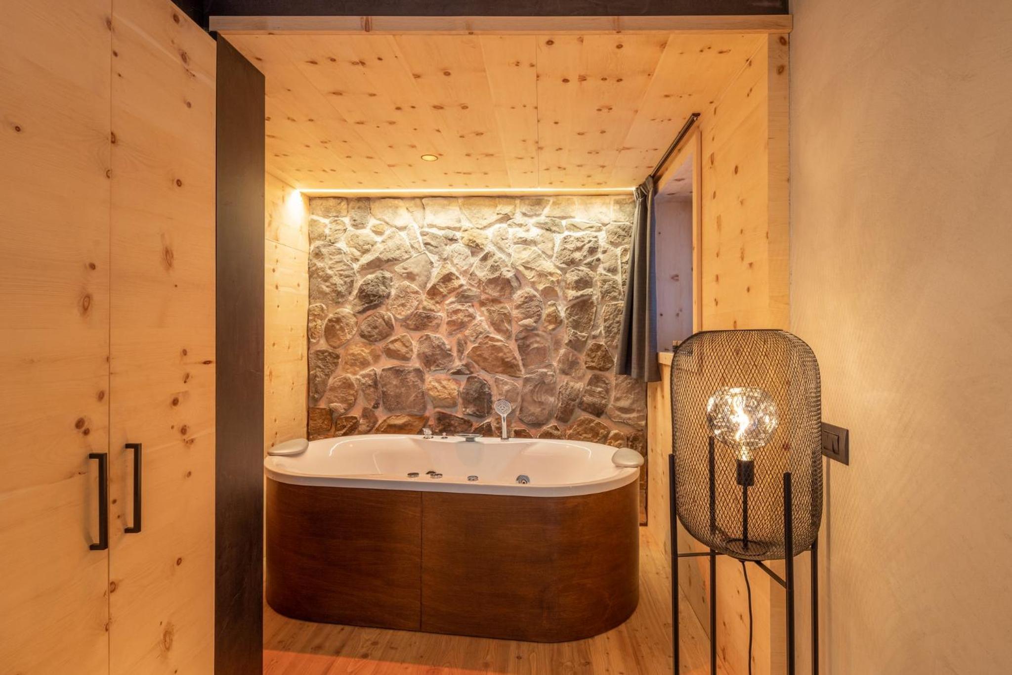 Deluxe Suite - Photo 6