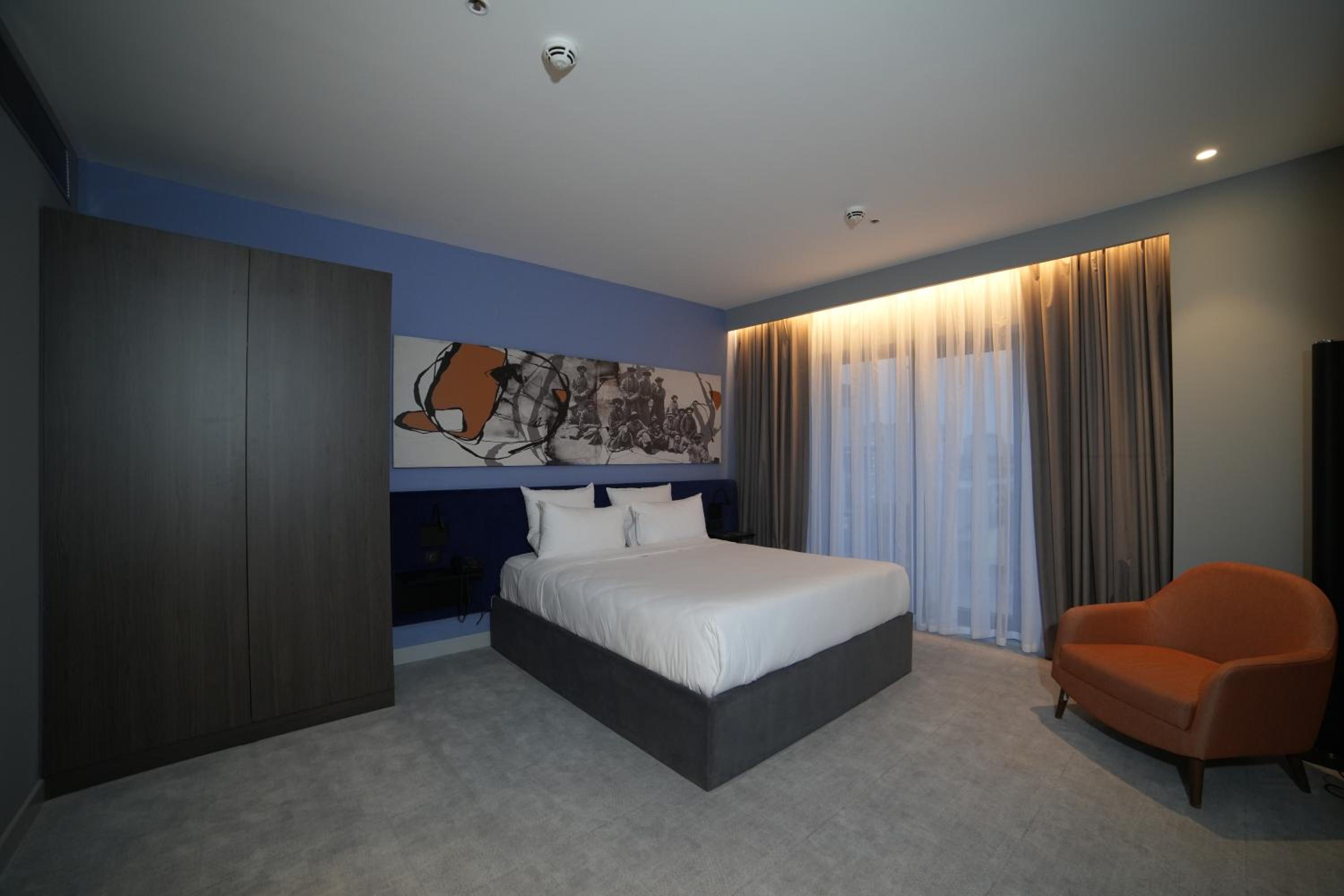 Apartment with Queen Bed photo 3