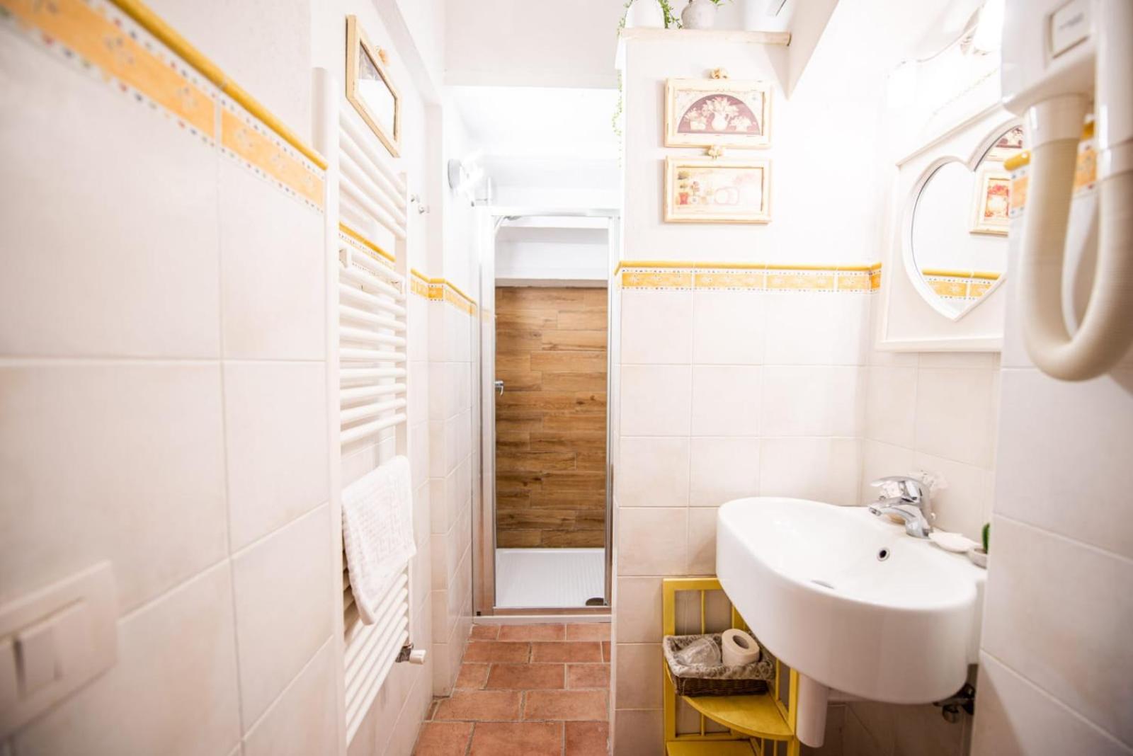 Double Room with Private Bathroom photo 2