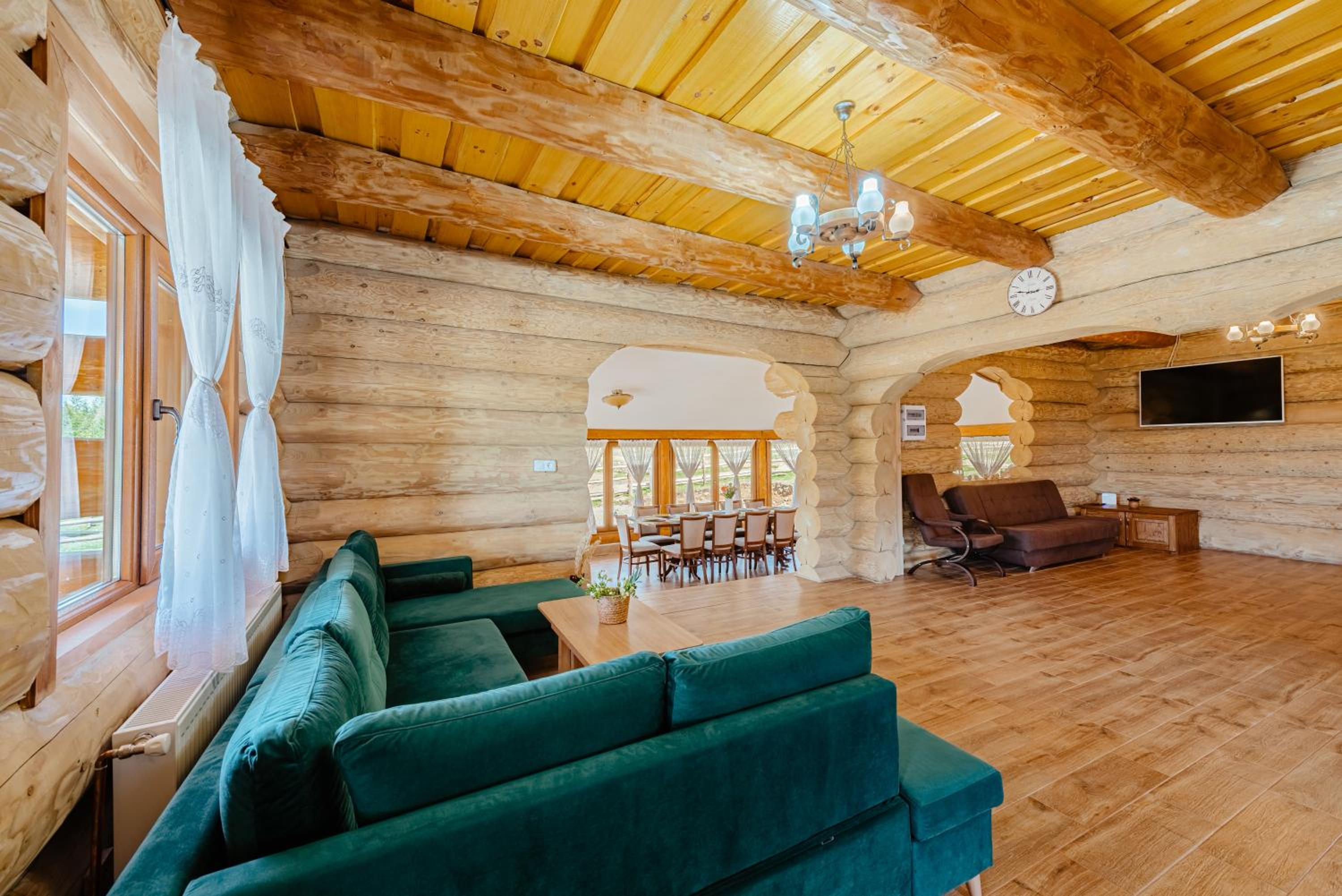 Five-Bedroom House photo 2