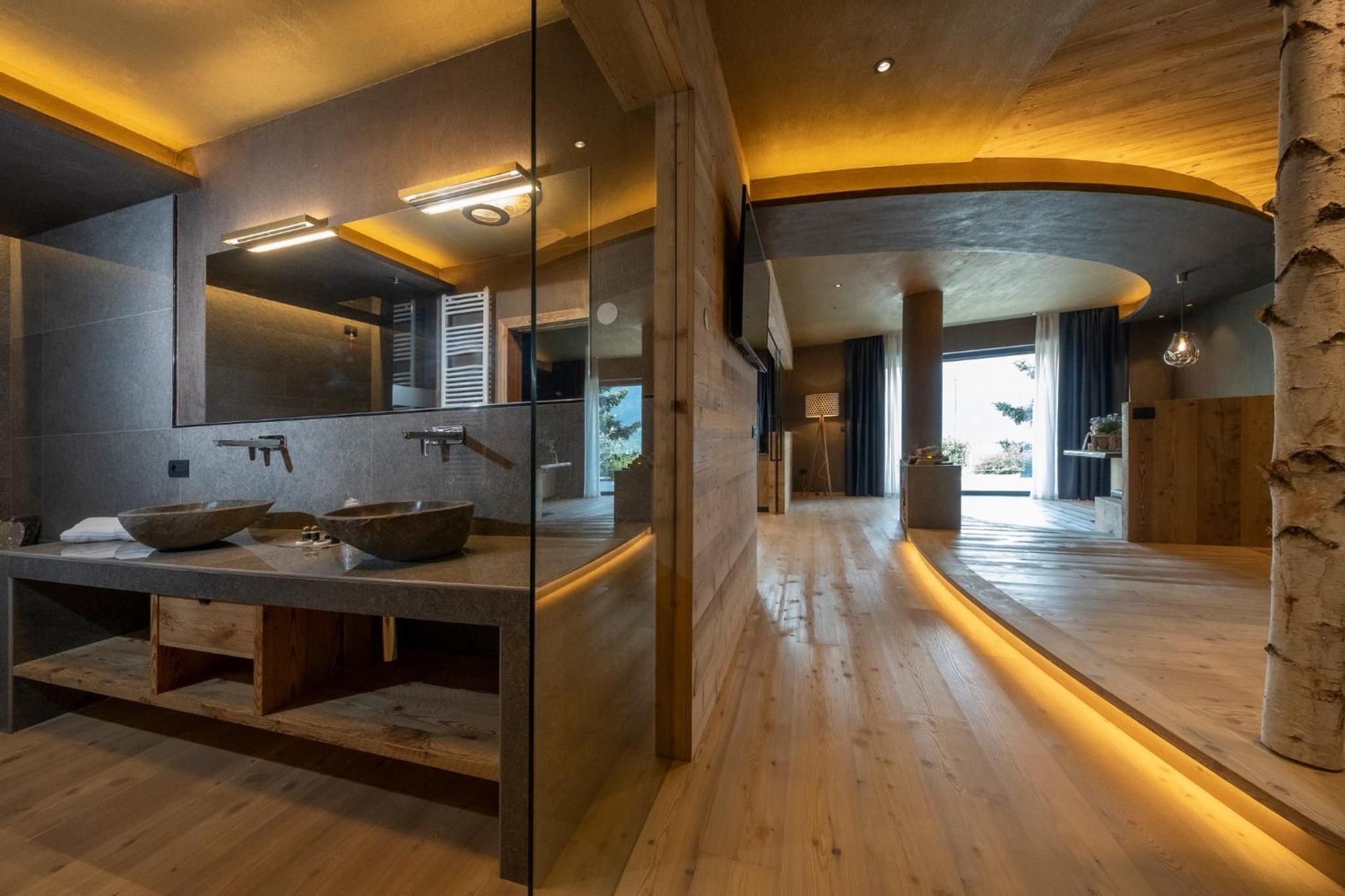Deluxe Queen Suite with Sauna - Photo 14