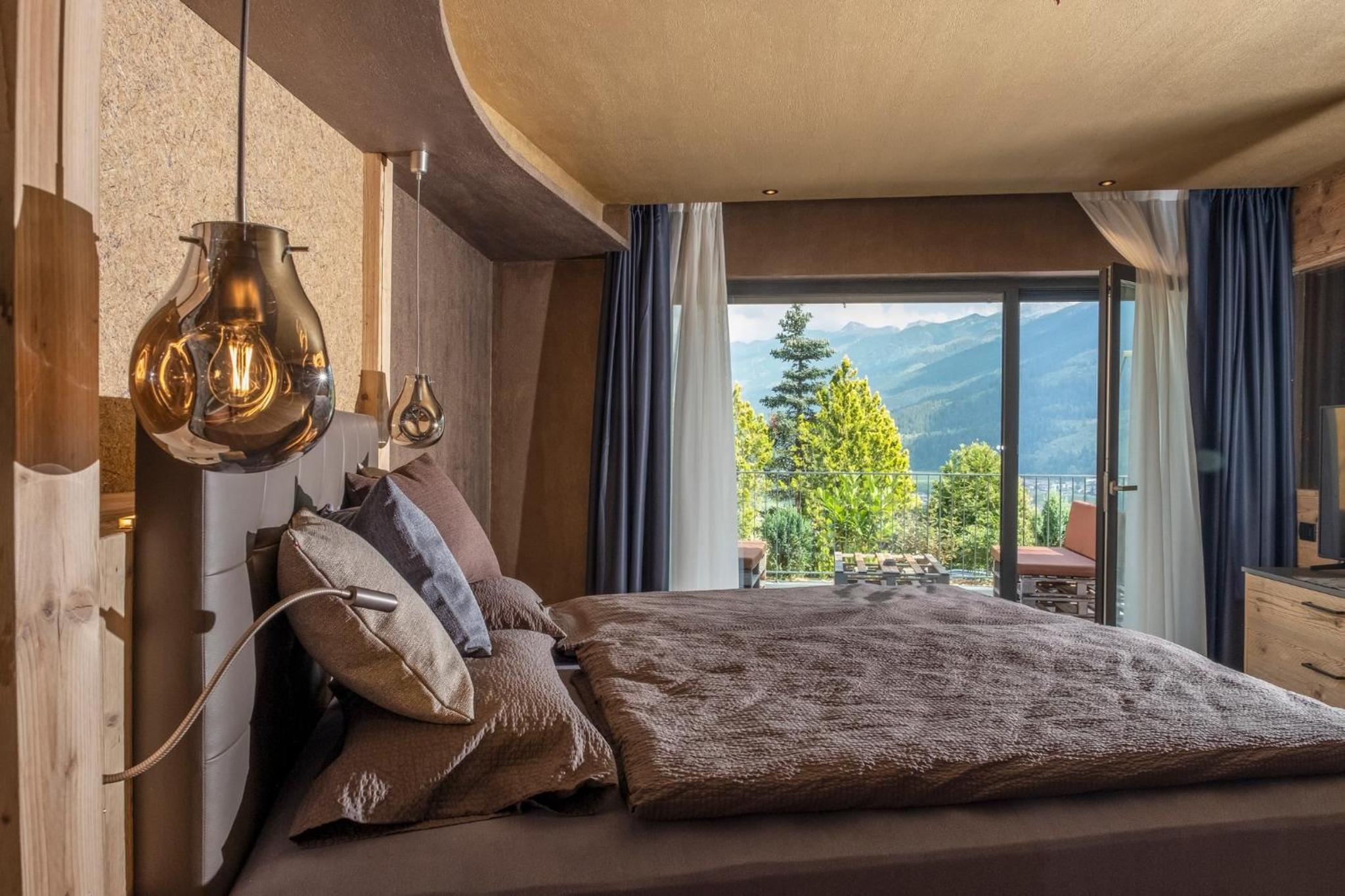 Deluxe Queen Suite with Sauna - Photo 4