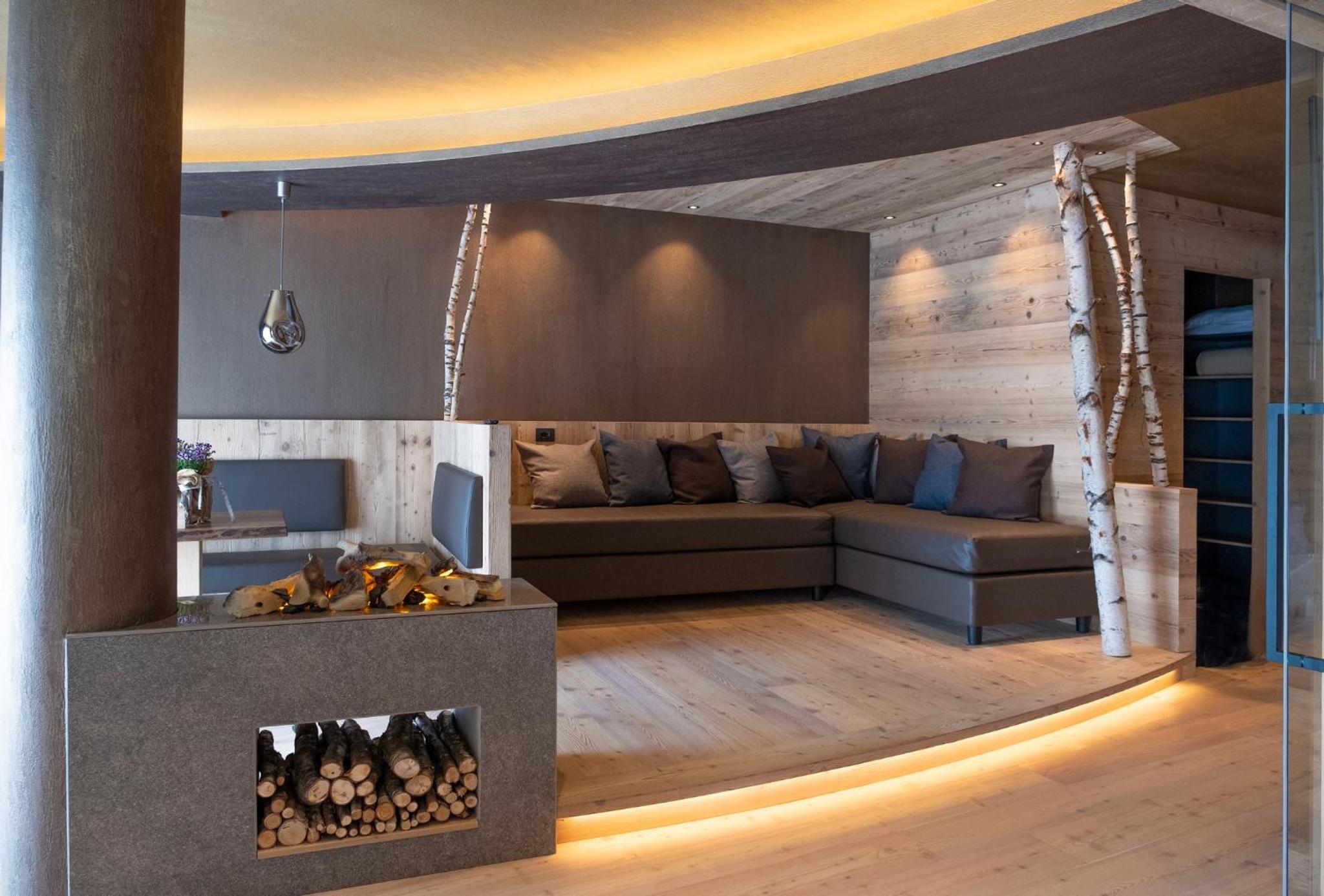 Deluxe Queen Suite with Sauna - Photo 3