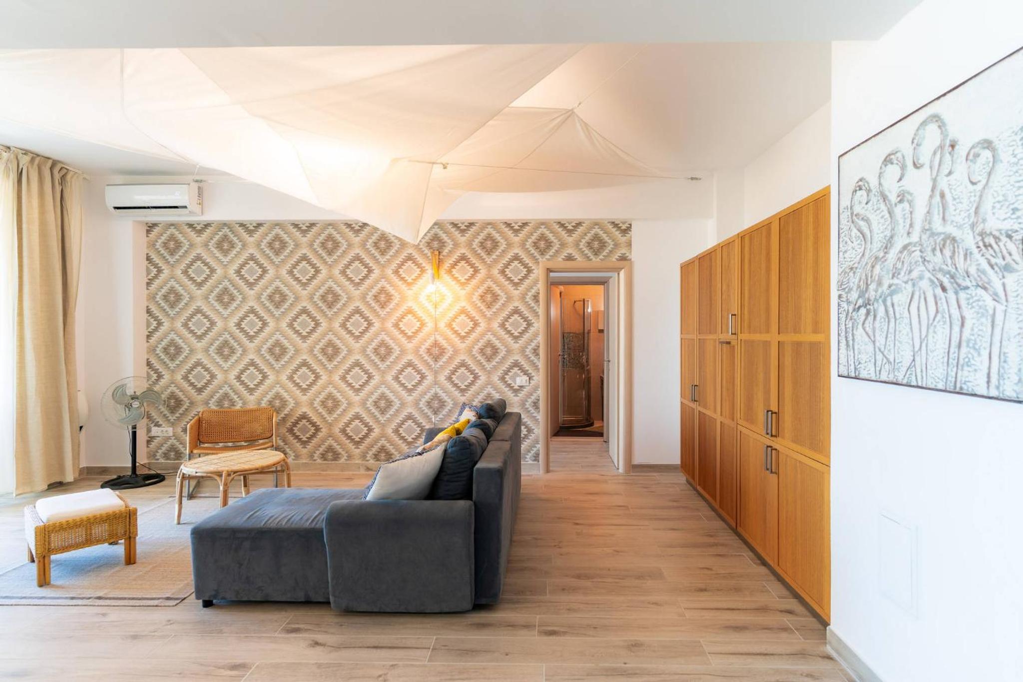 Two-Bedroom Apartment with Sea View - Photo 4