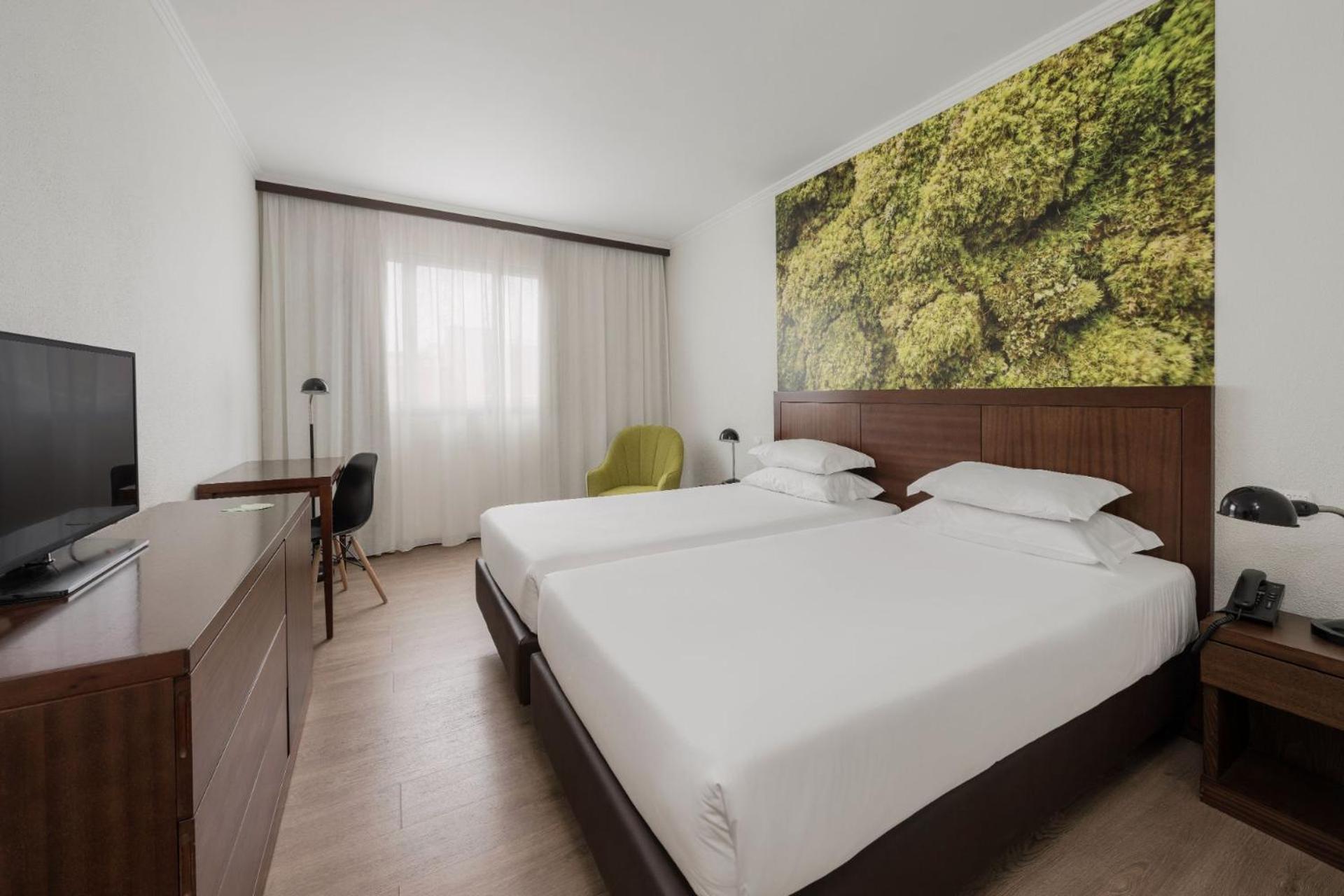 Double or Twin Room thumbnail 5
