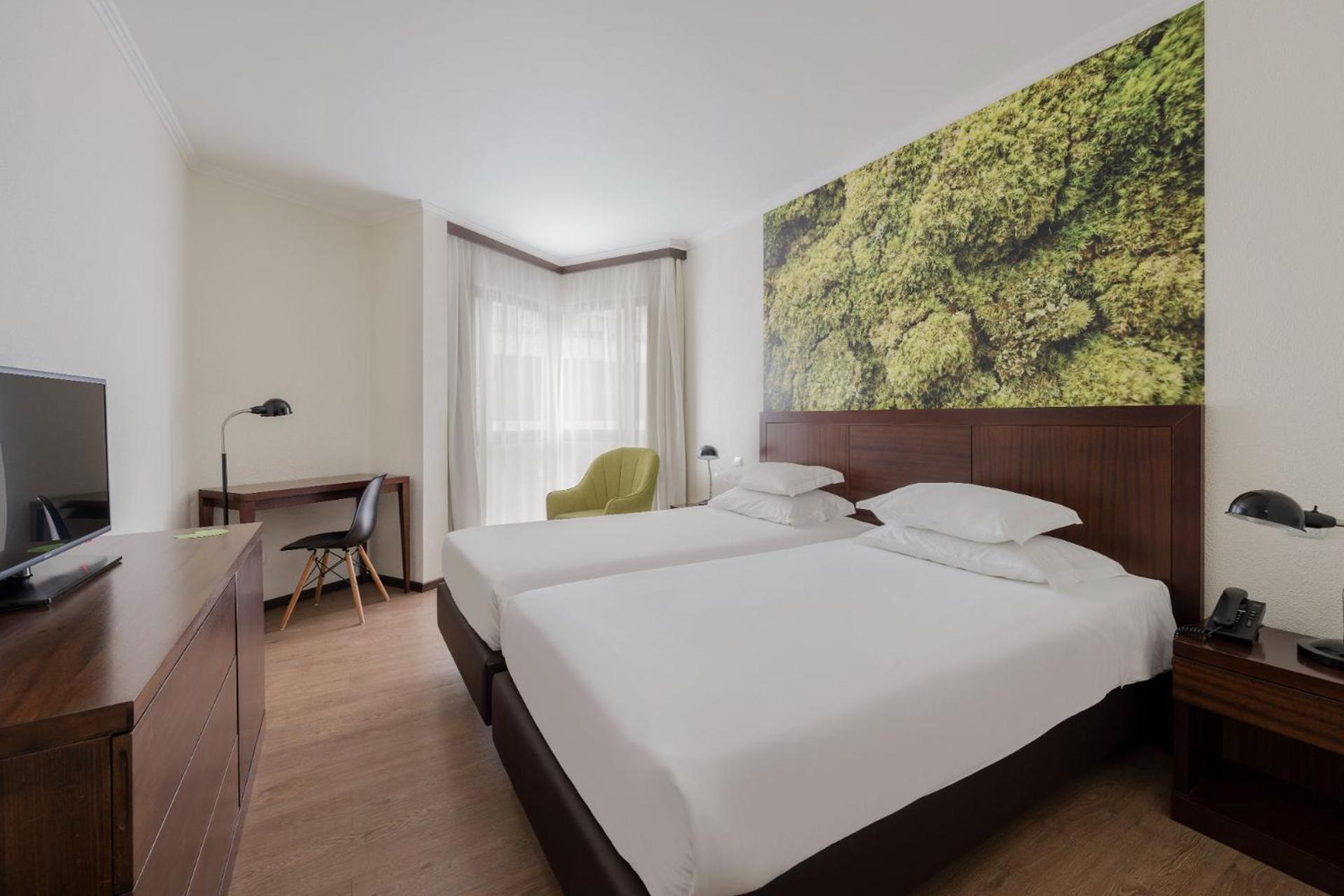 Double or Twin Room thumbnail 6