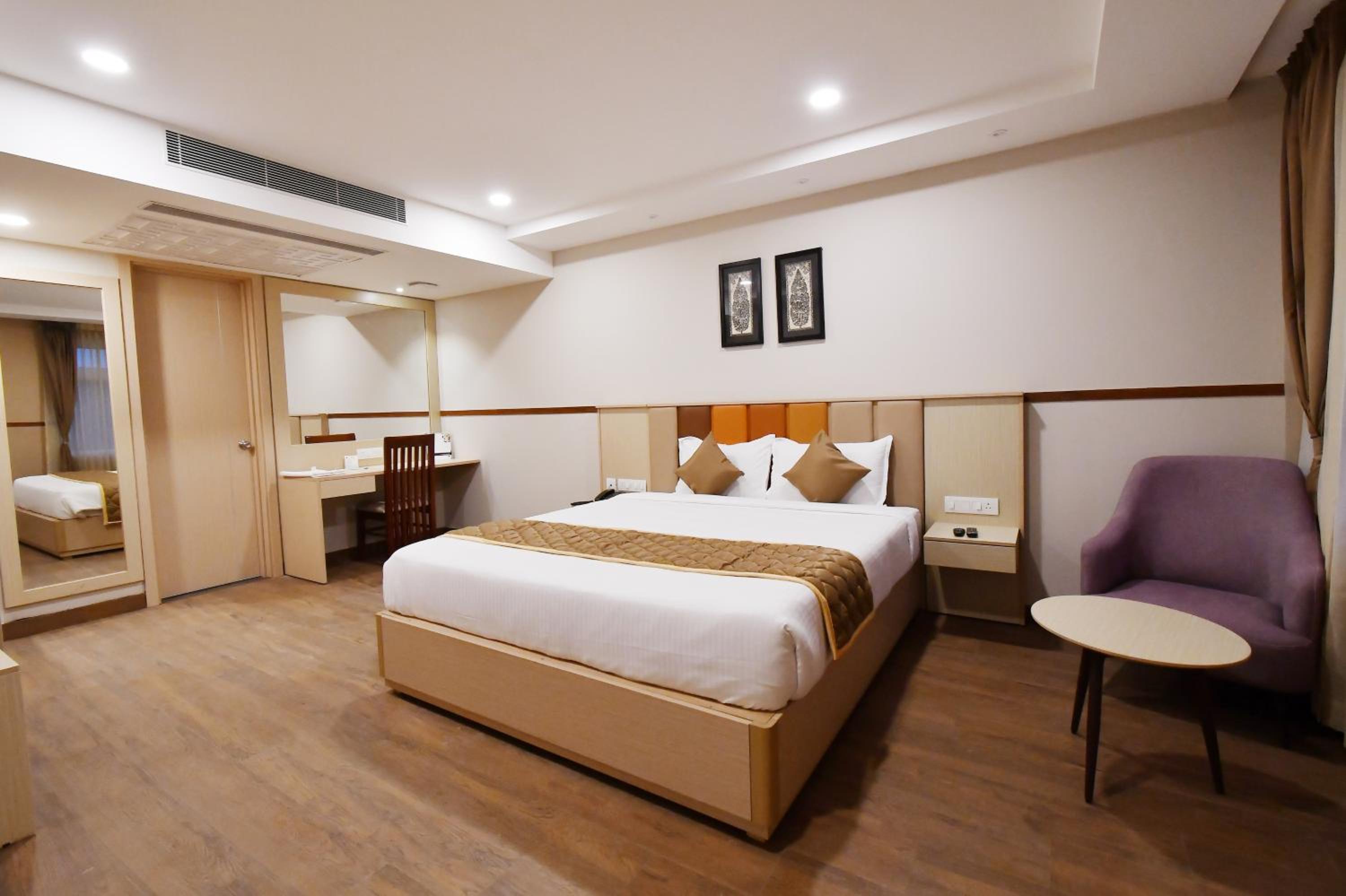 Large Double Room - Photo 14