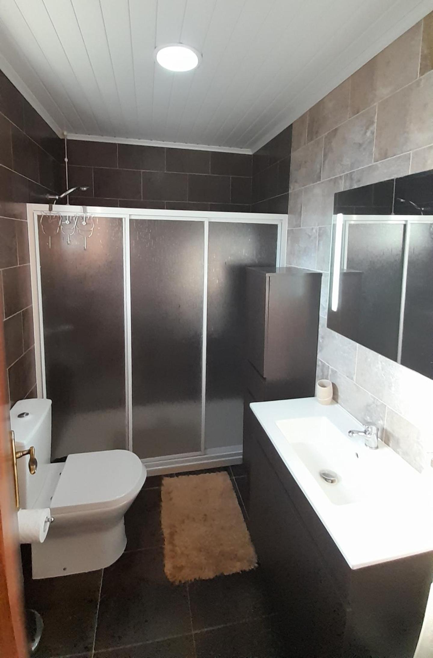 Two-Bedroom House - Photo 4