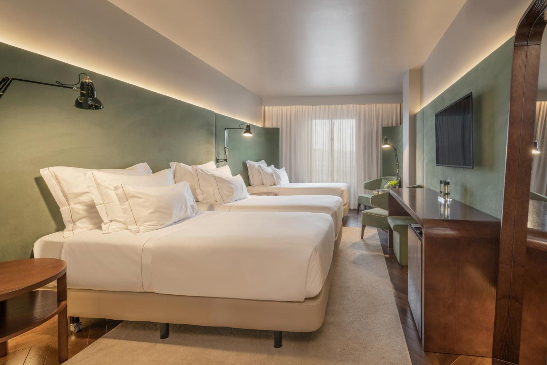 Triple Room with City View - Photo 1