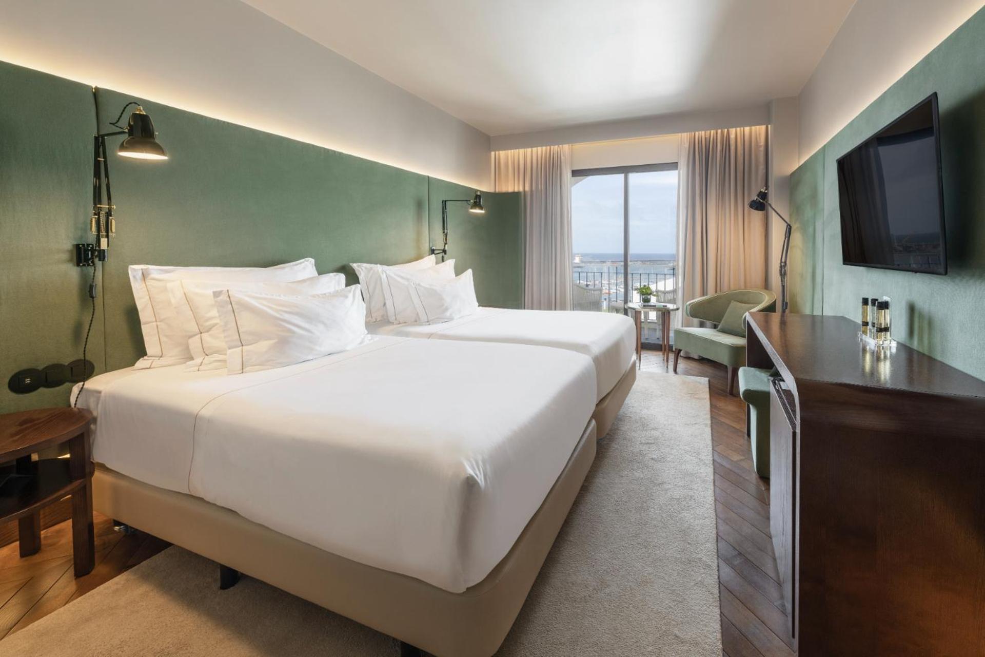 Double or Twin Room Bay View - Photo 2