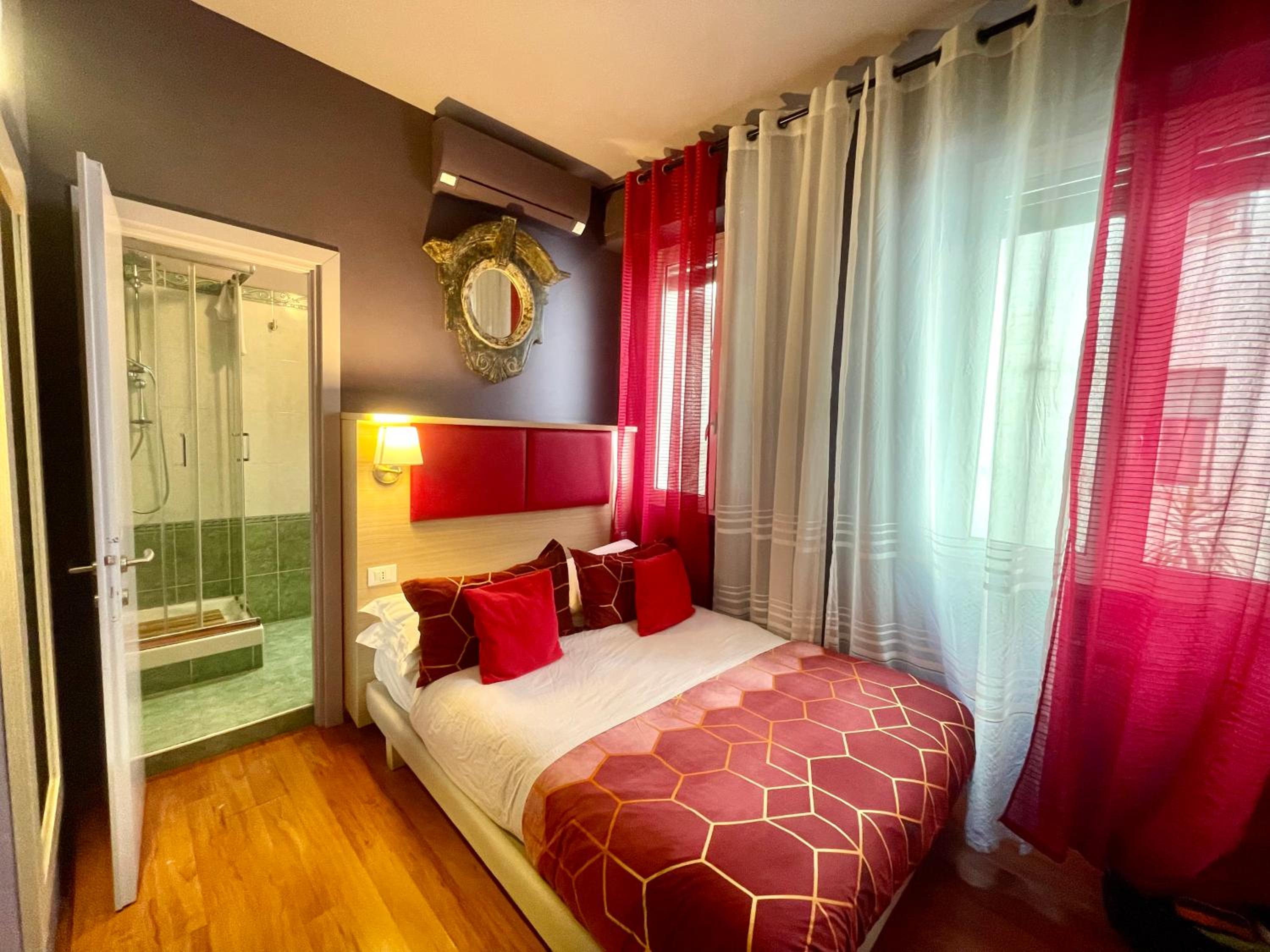 Small Double Room photo 1